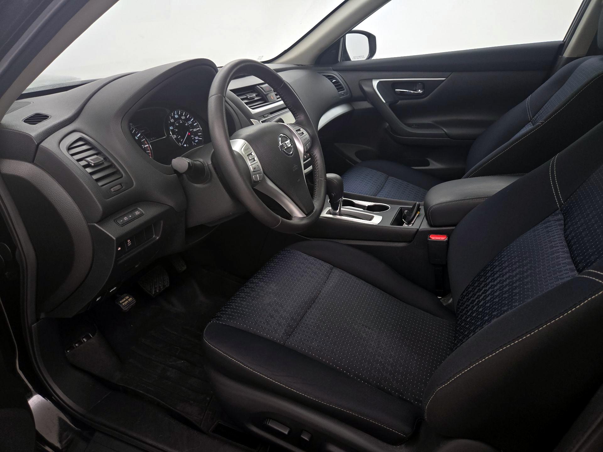 Thumbnail: 2016 Nissan Altima - 11