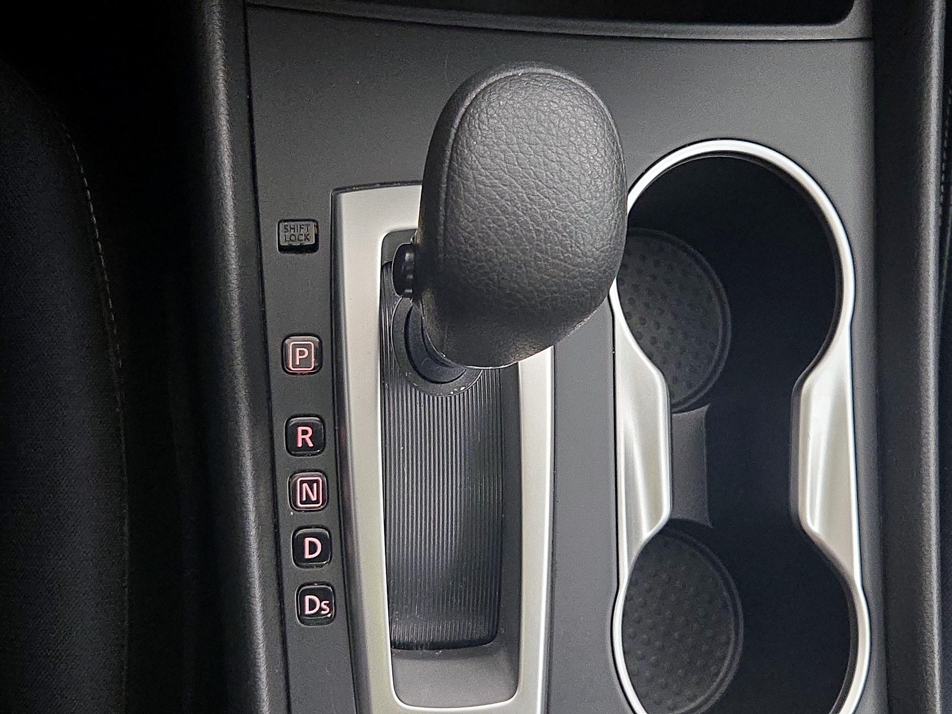 Thumbnail: 2016 Nissan Altima - 17