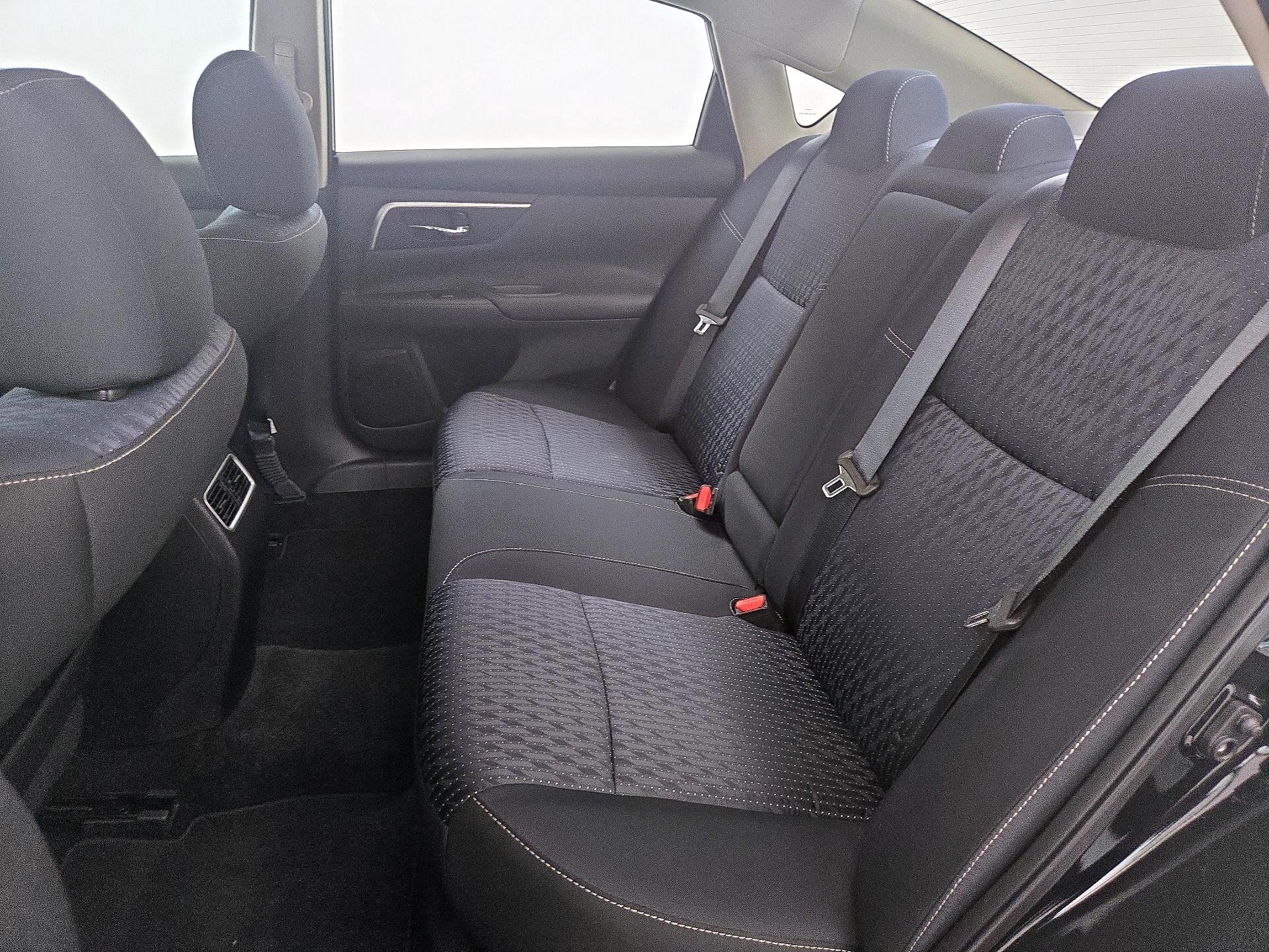 Thumbnail: 2016 Nissan Altima - 20