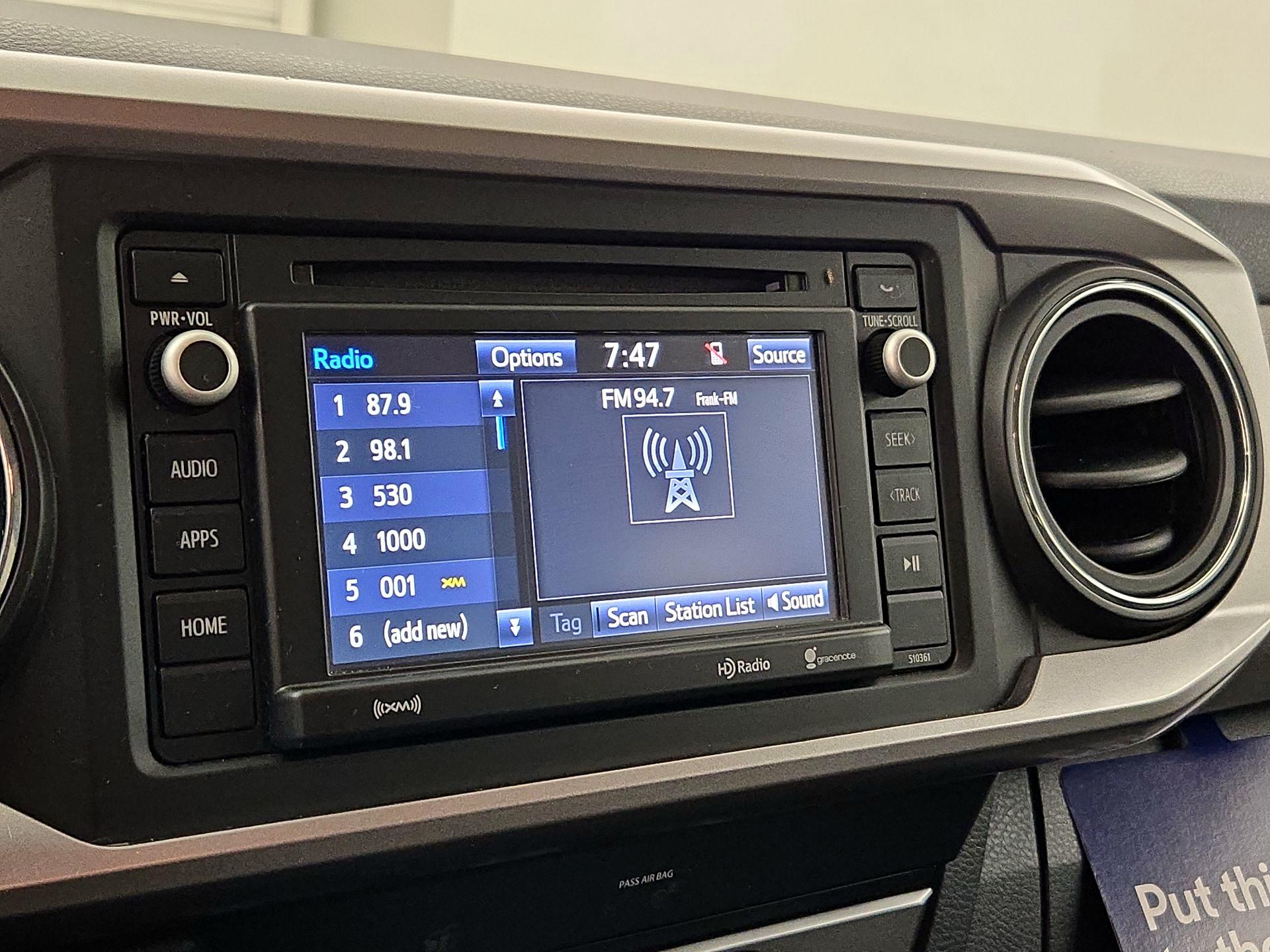 Thumbnail: 2019 Toyota Tacoma - 15