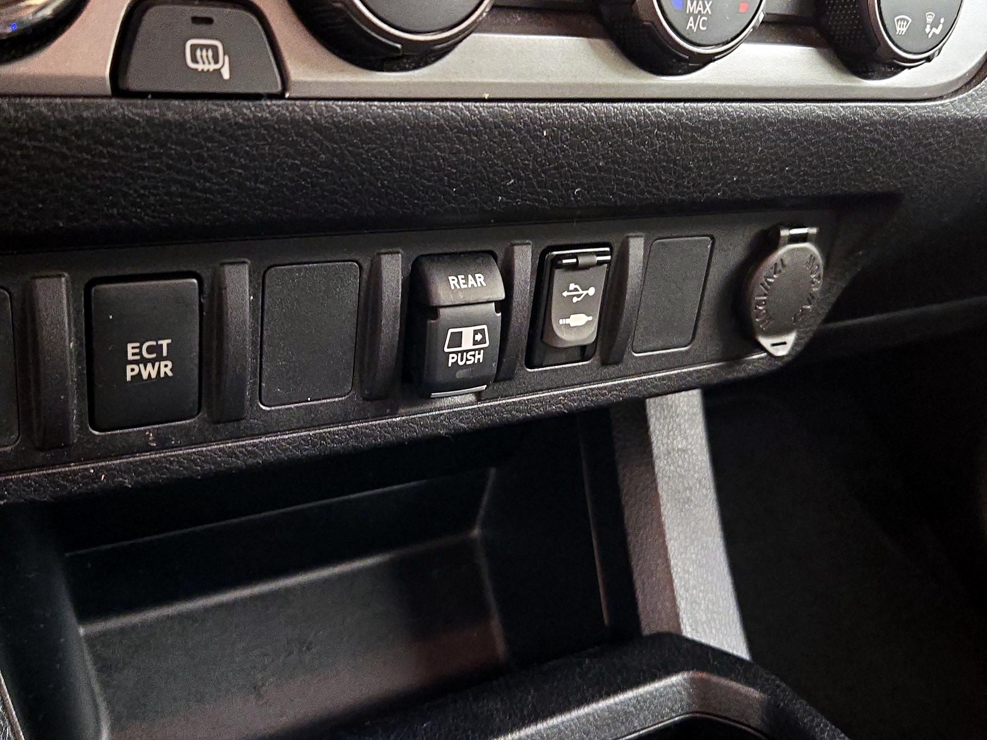 Thumbnail: 2019 Toyota Tacoma - 18