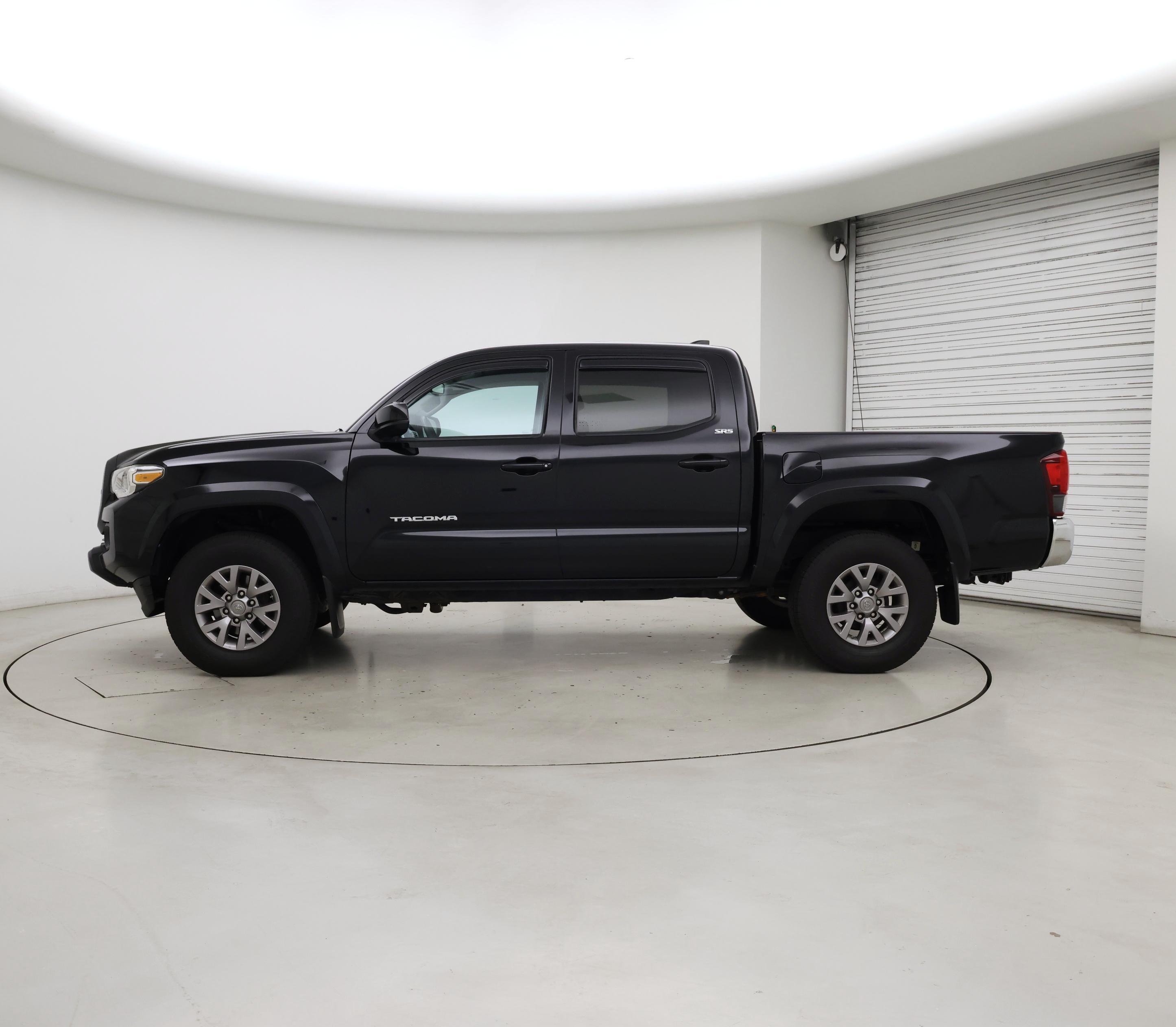 Thumbnail: 2019 Toyota Tacoma - 3