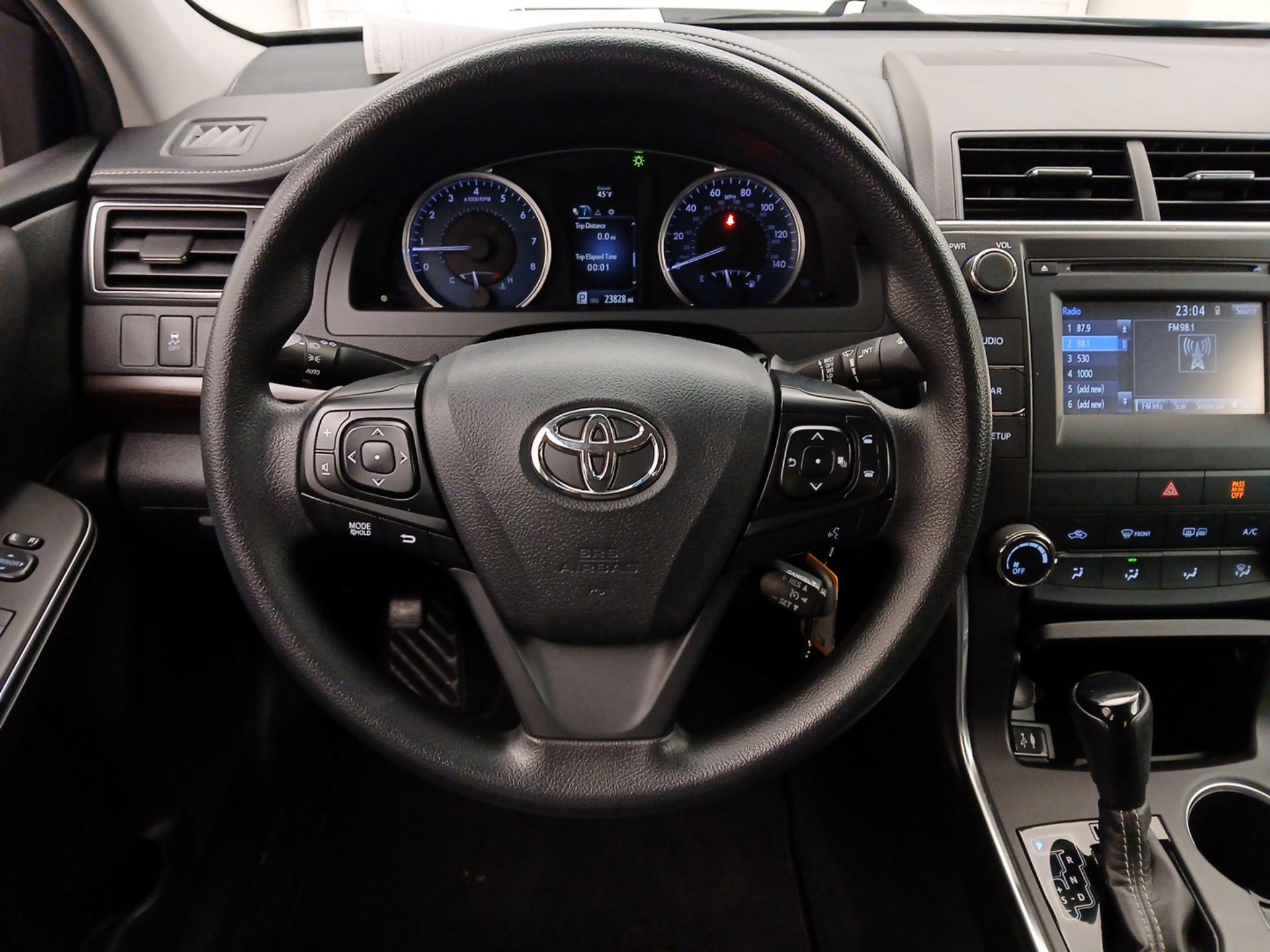 Thumbnail: 2017 Toyota Camry - 10