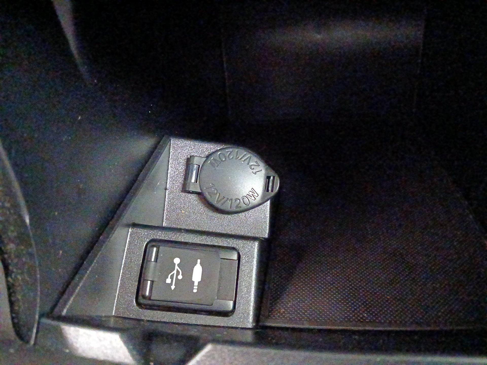 Thumbnail: 2017 Toyota Camry - 18