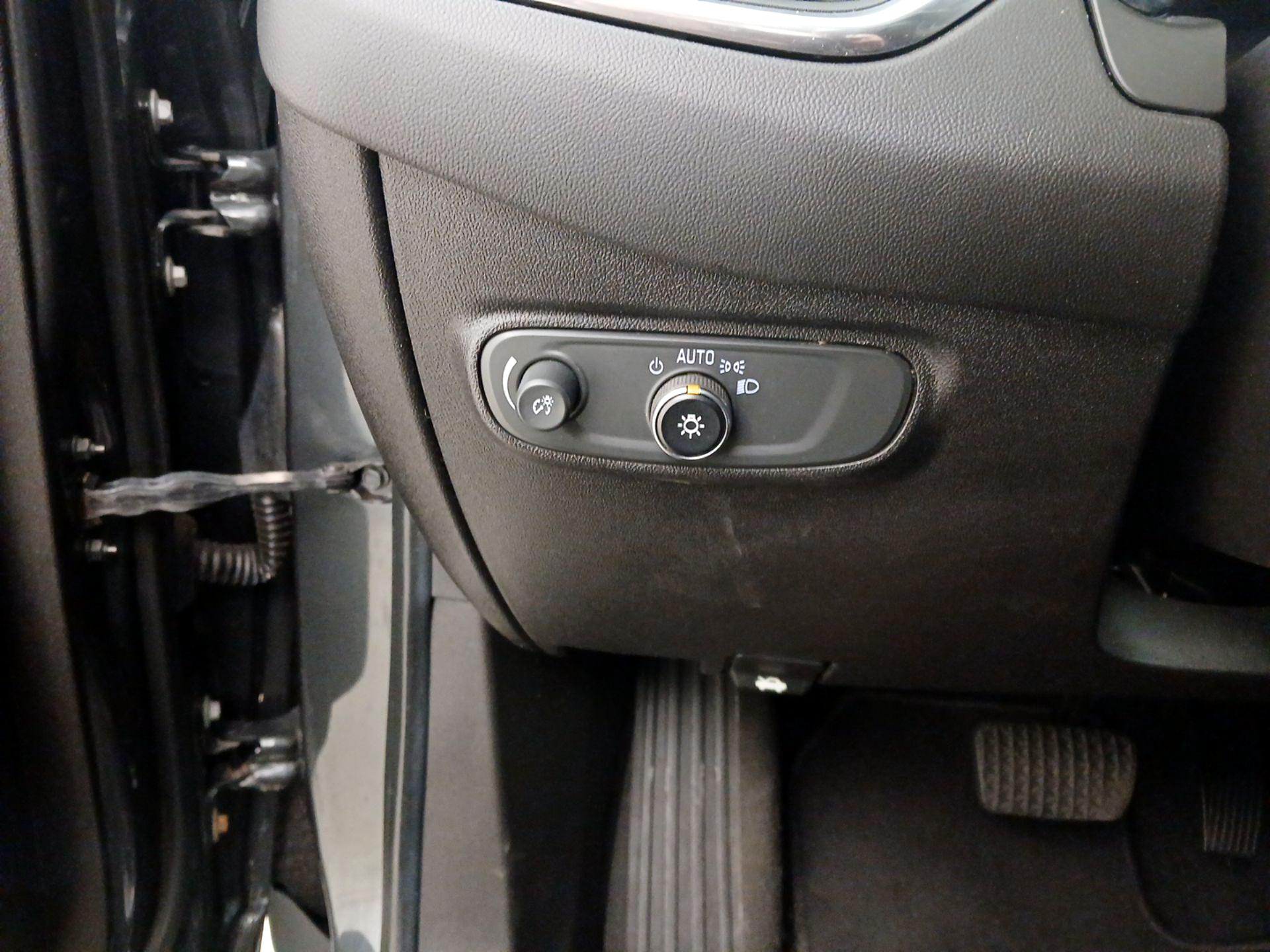 Thumbnail: 2018 Chevrolet Equinox - 13