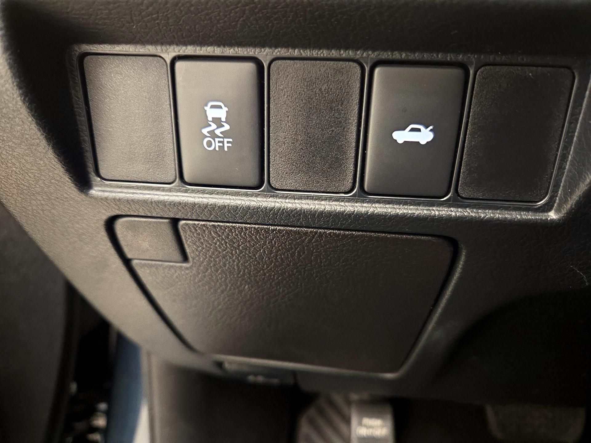 Thumbnail: 2016 Toyota Avalon - 13