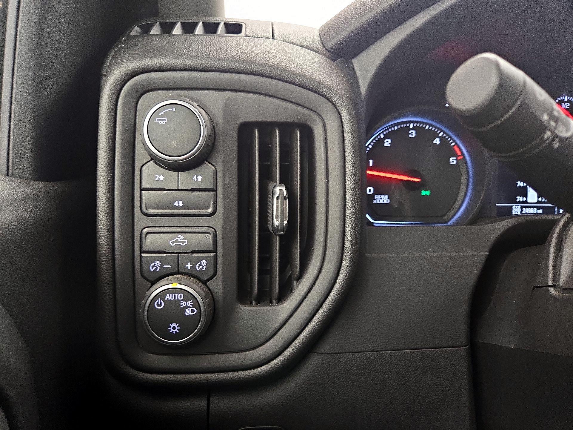 Thumbnail: 2020 Chevrolet Silverado 2500 - 13