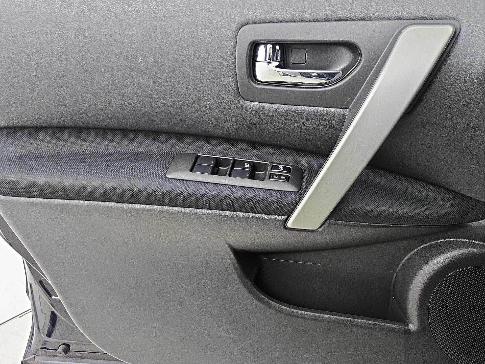 Thumbnail: 2015 Nissan Rogue - 12