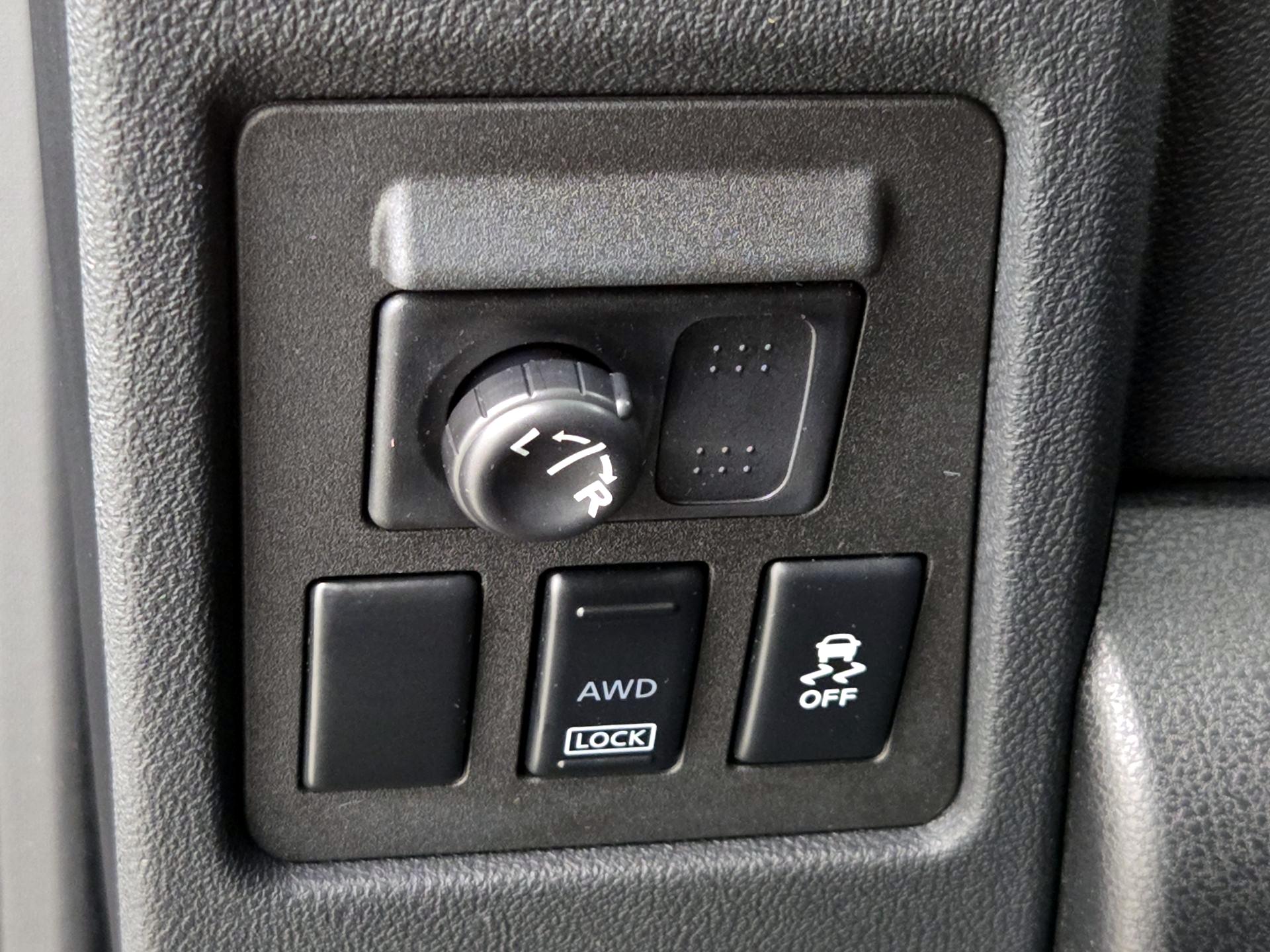 Thumbnail: 2015 Nissan Rogue - 13