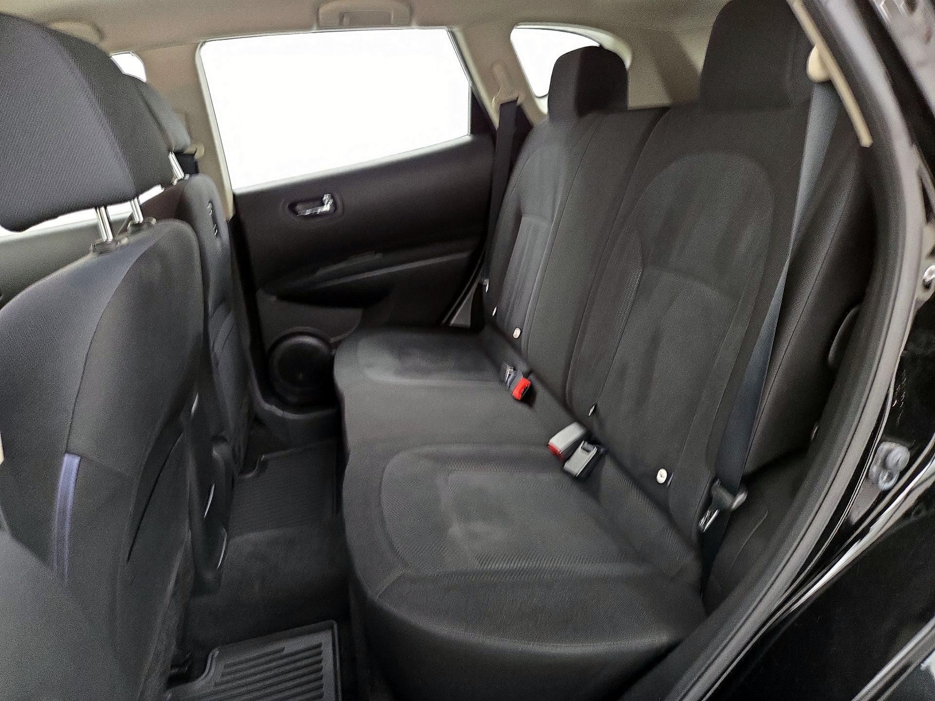 Thumbnail: 2015 Nissan Rogue - 18