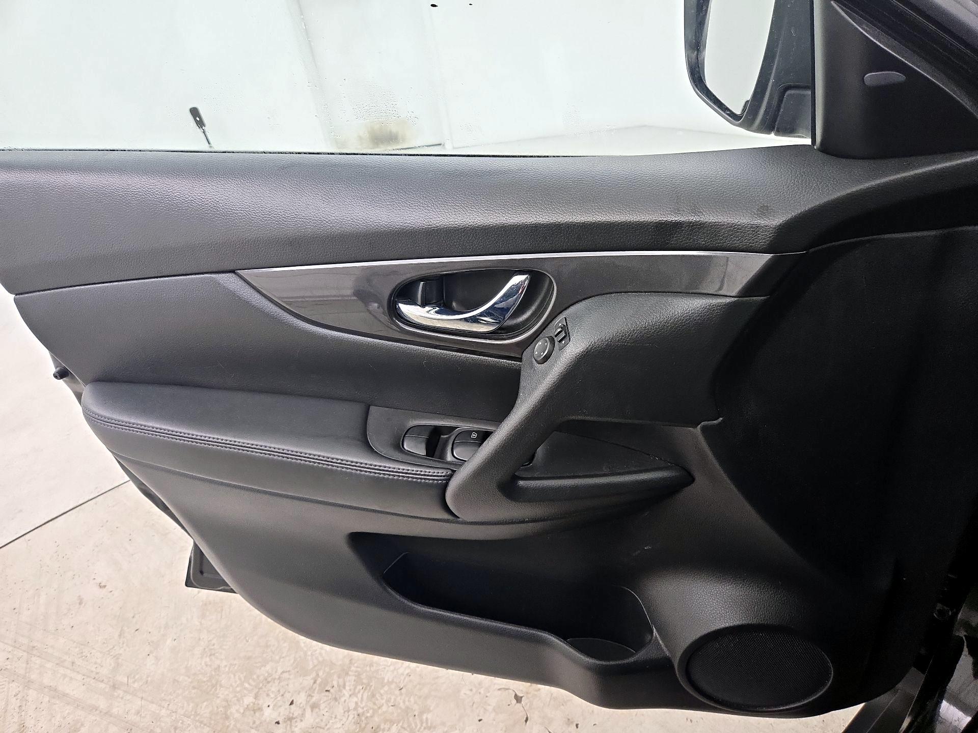 Thumbnail: 2018 Nissan Rogue - 12