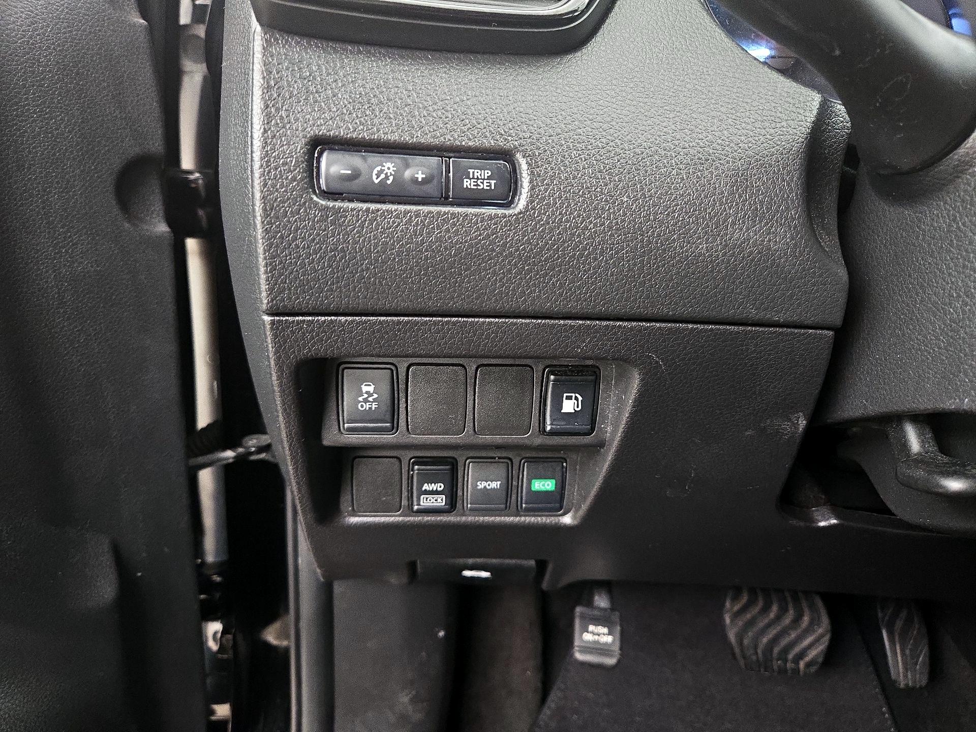 Thumbnail: 2018 Nissan Rogue - 13