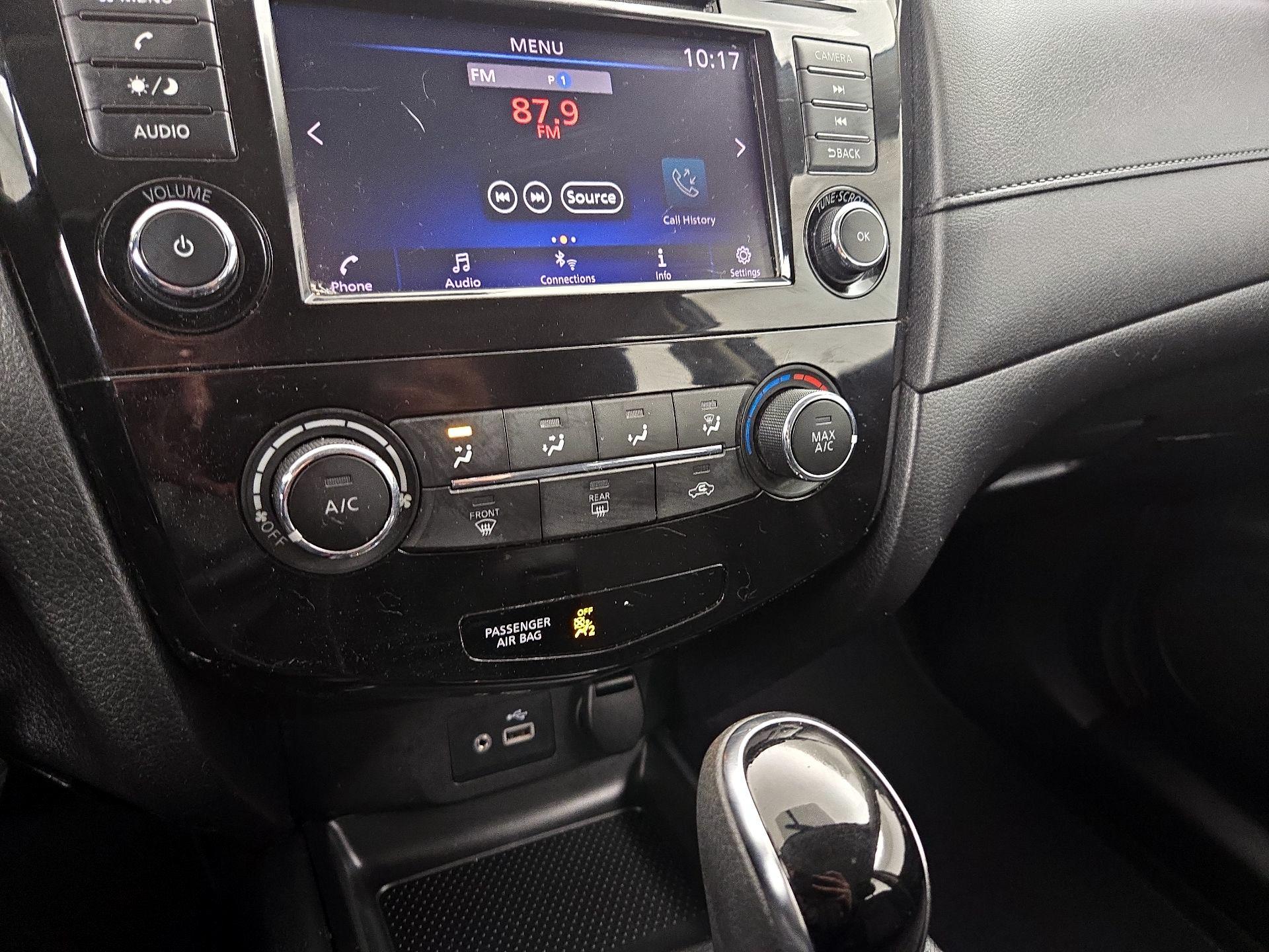 Thumbnail: 2018 Nissan Rogue - 16