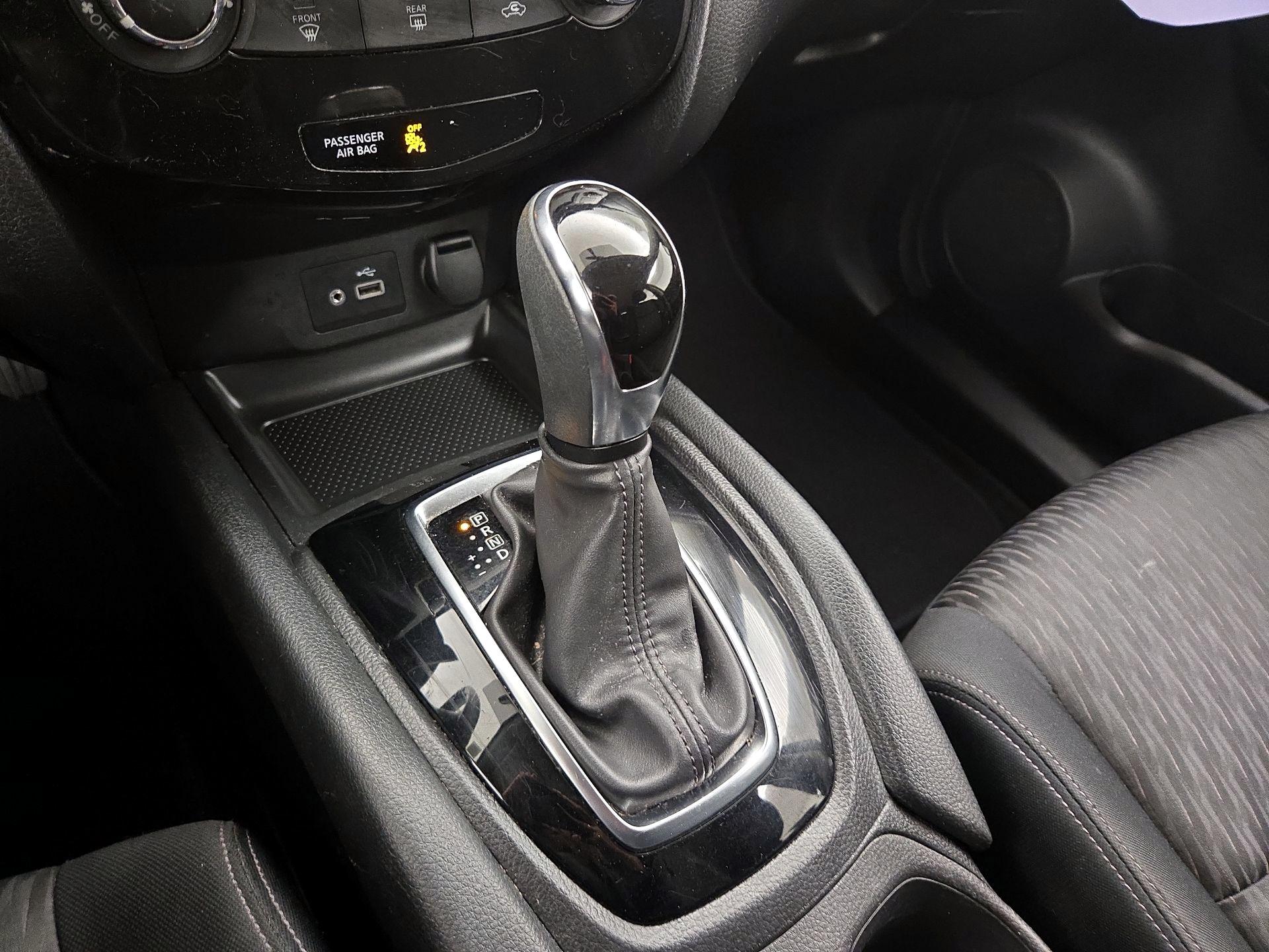 Thumbnail: 2018 Nissan Rogue - 17