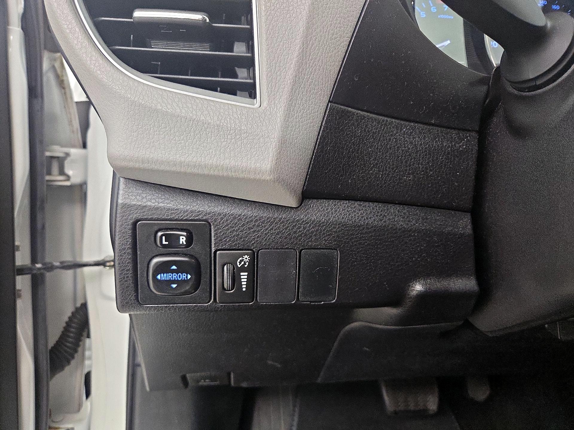 Thumbnail: 2016 Toyota Corolla - 13