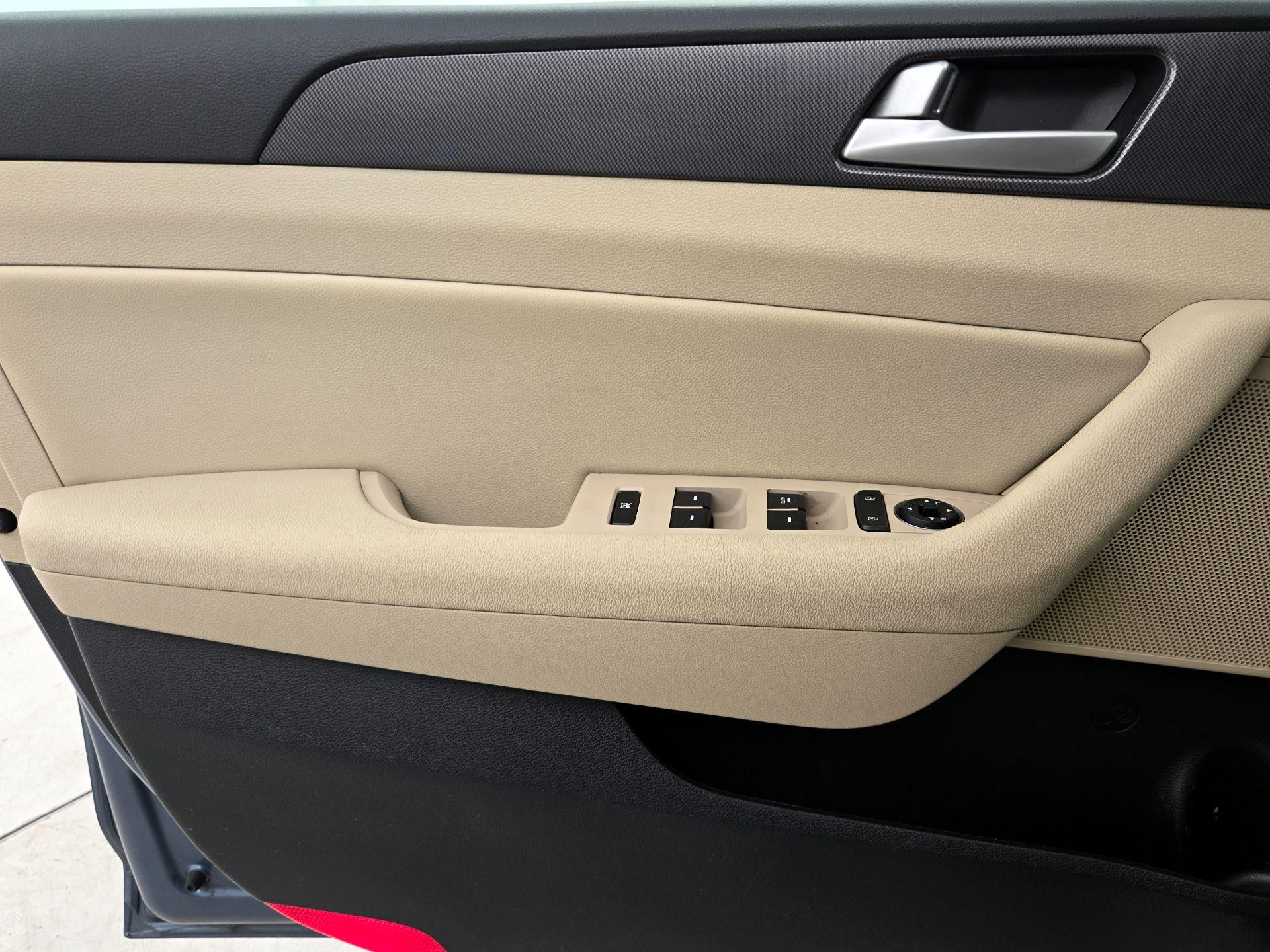 Thumbnail: 2017 Hyundai Sonata - 12