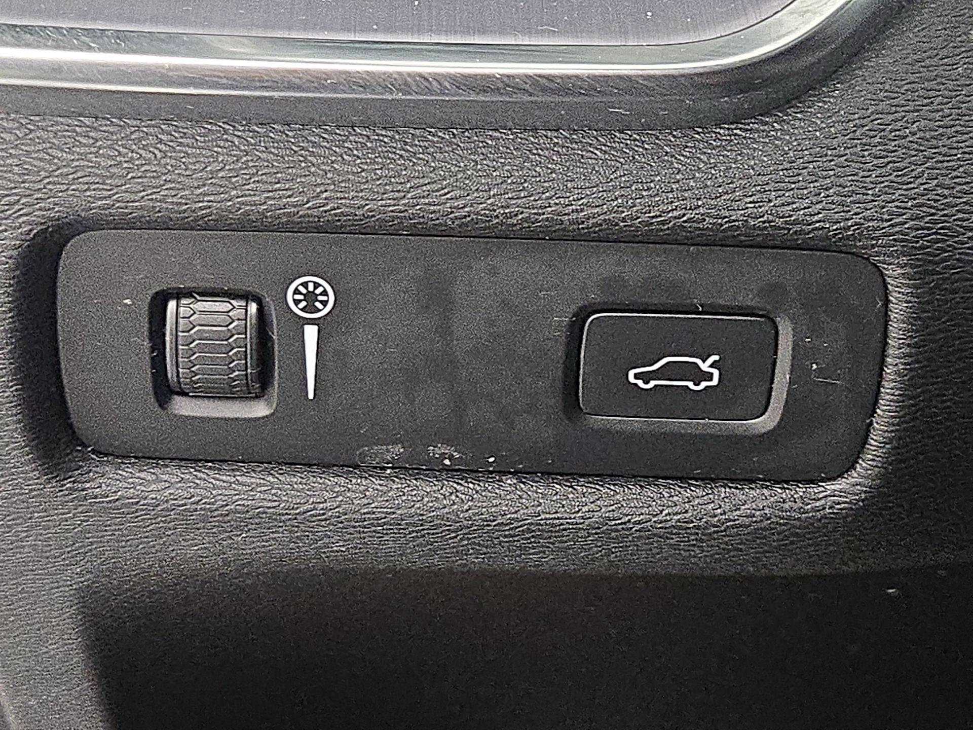 Thumbnail: 2020 Volvo S60 - 13