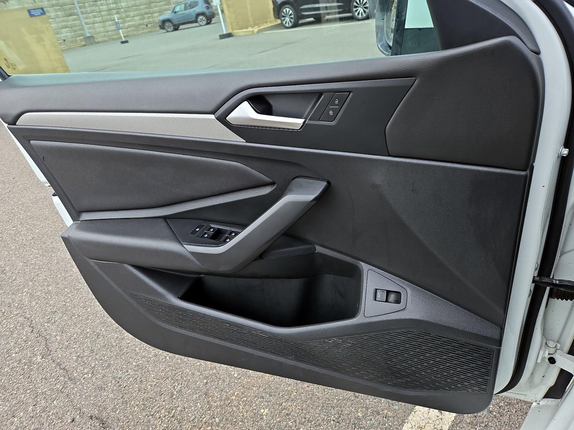 Thumbnail: 2019 Volkswagen Jetta - 10