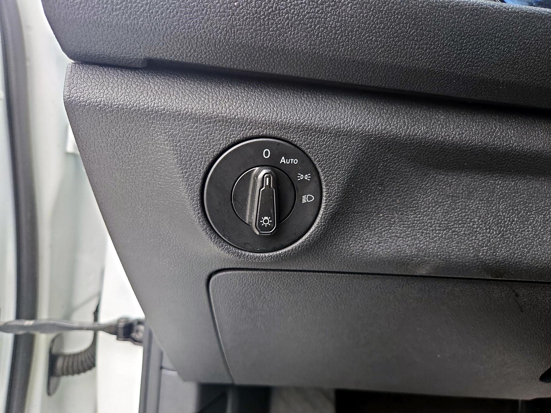 Thumbnail: 2019 Volkswagen Jetta - 11