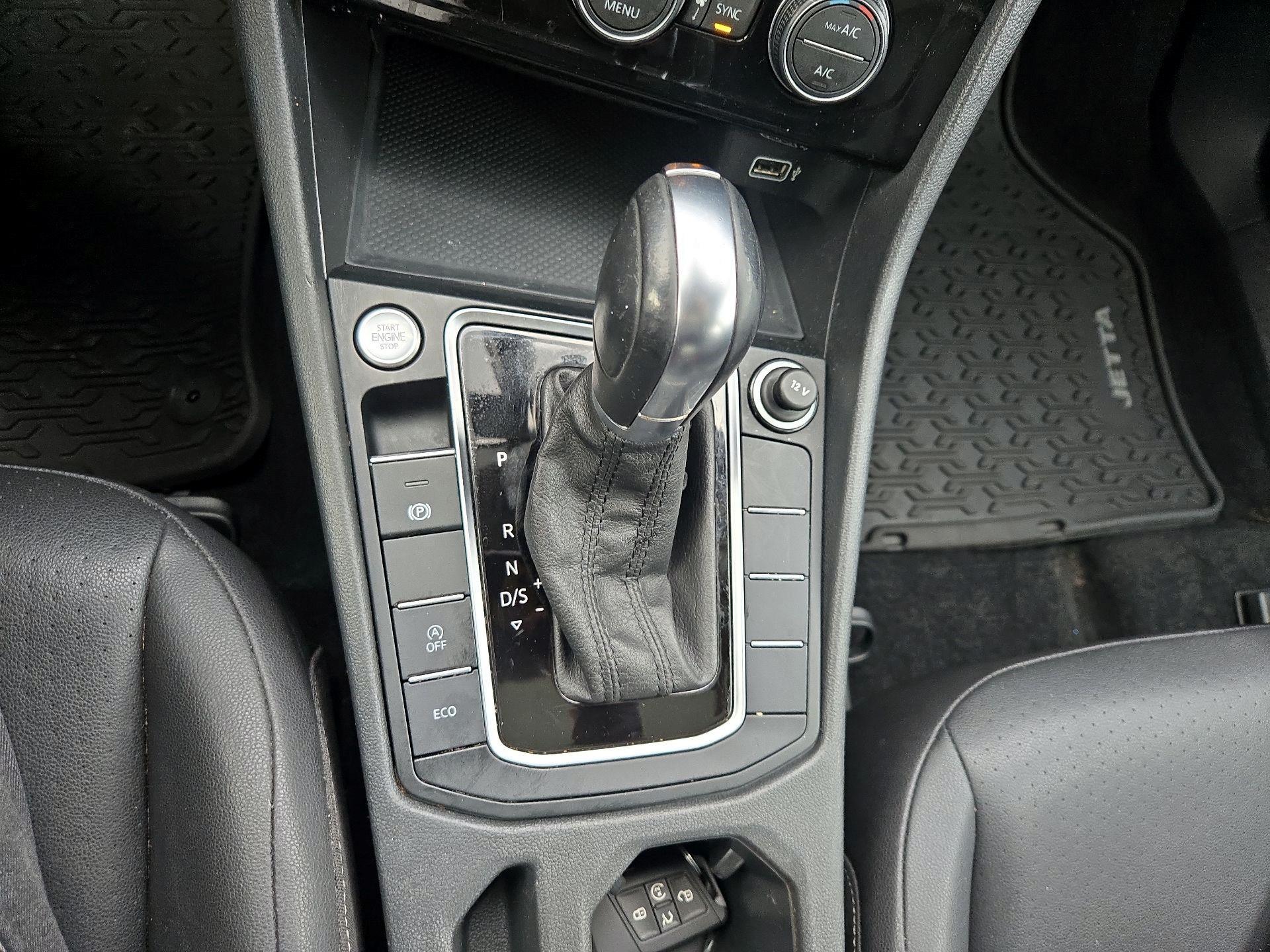 Thumbnail: 2019 Volkswagen Jetta - 15