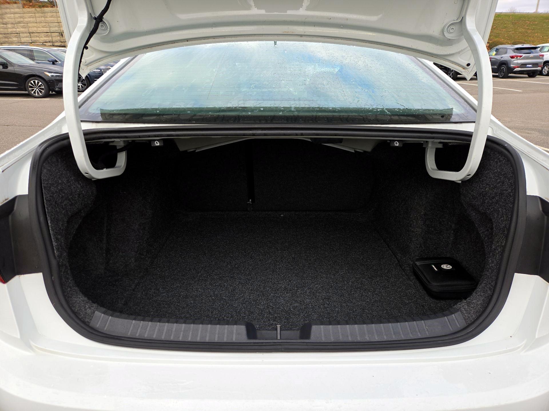 Thumbnail: 2019 Volkswagen Jetta - 19