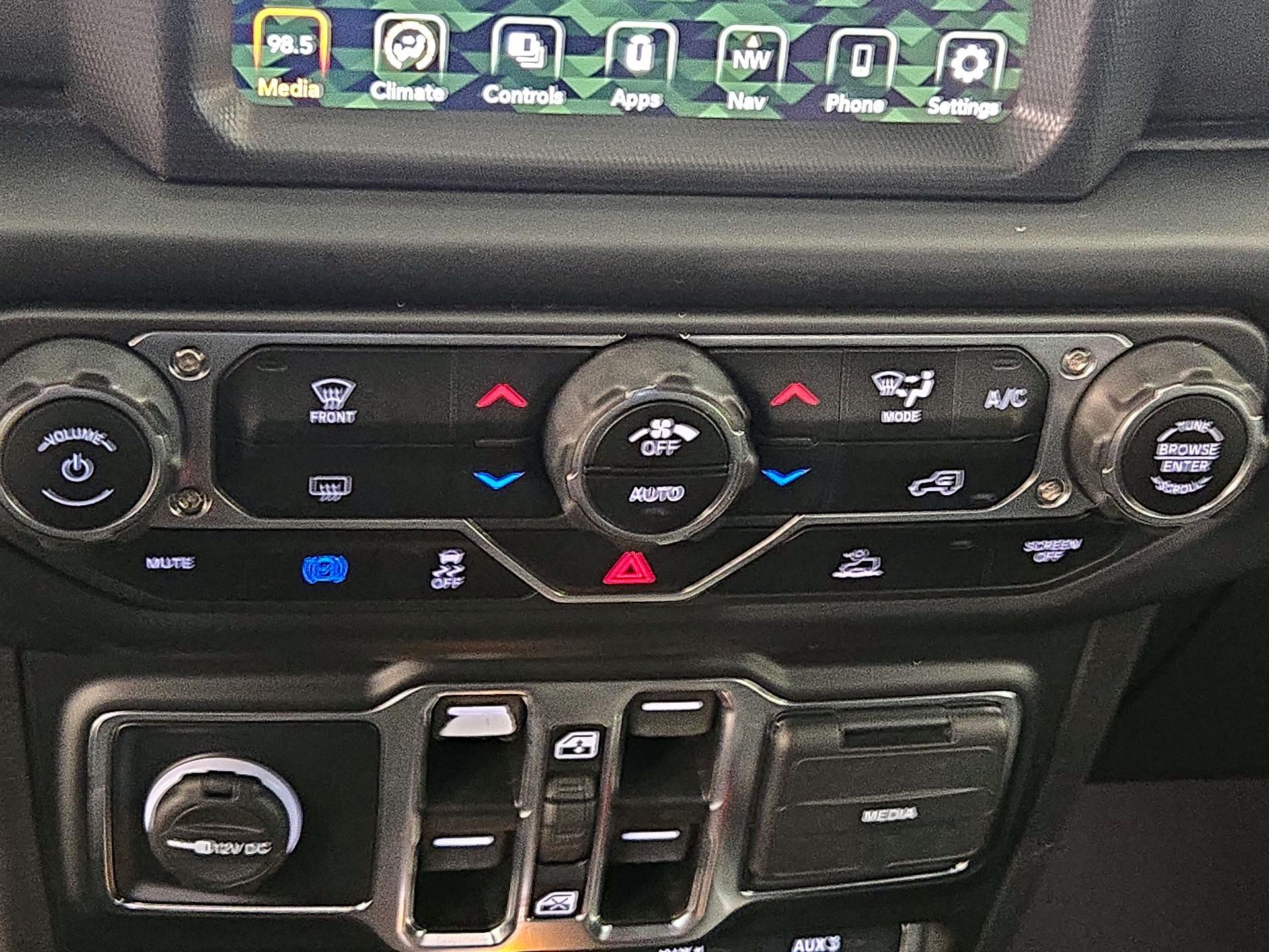 Thumbnail: 2022 Jeep Wrangler - 17