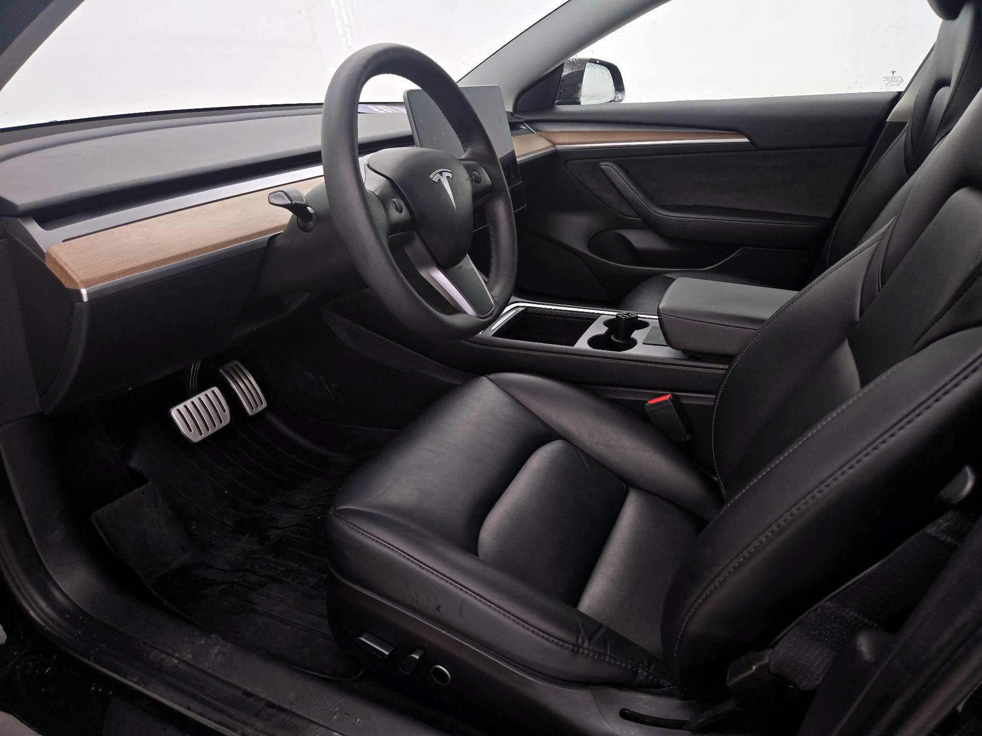 Thumbnail: 2023 Tesla Model 3 - 11