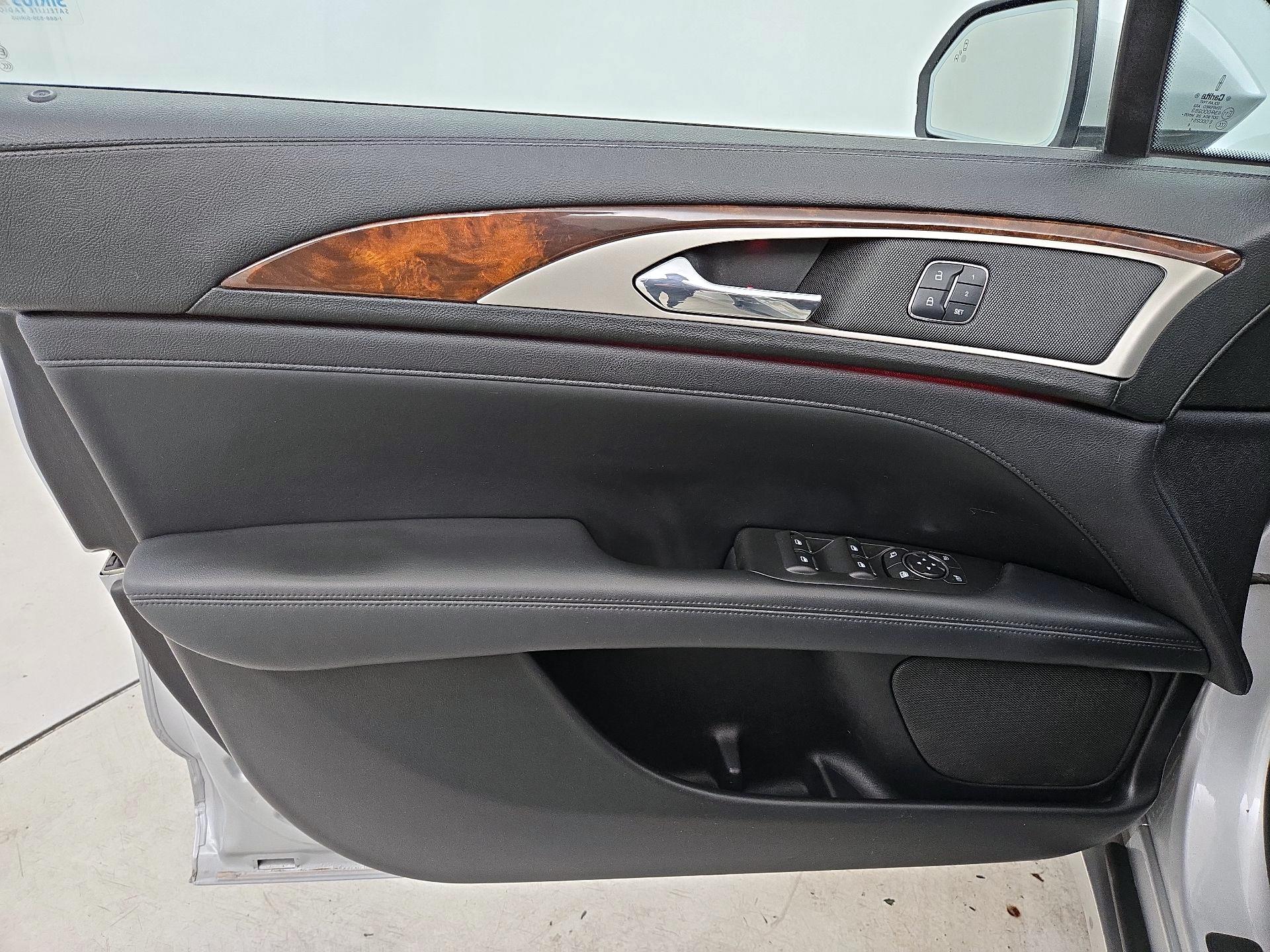 Thumbnail: 2017 Lincoln MKZ - 12