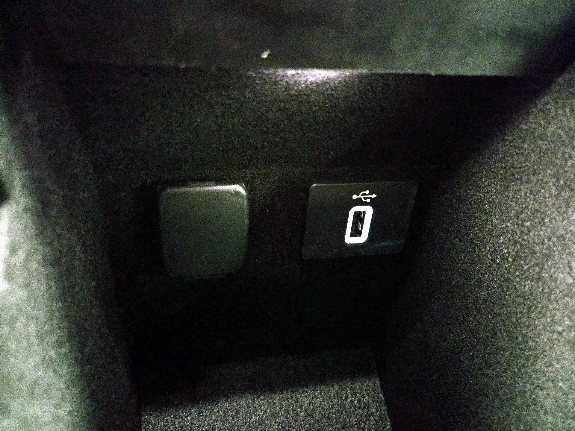 Thumbnail: 2017 Lincoln MKZ - 19