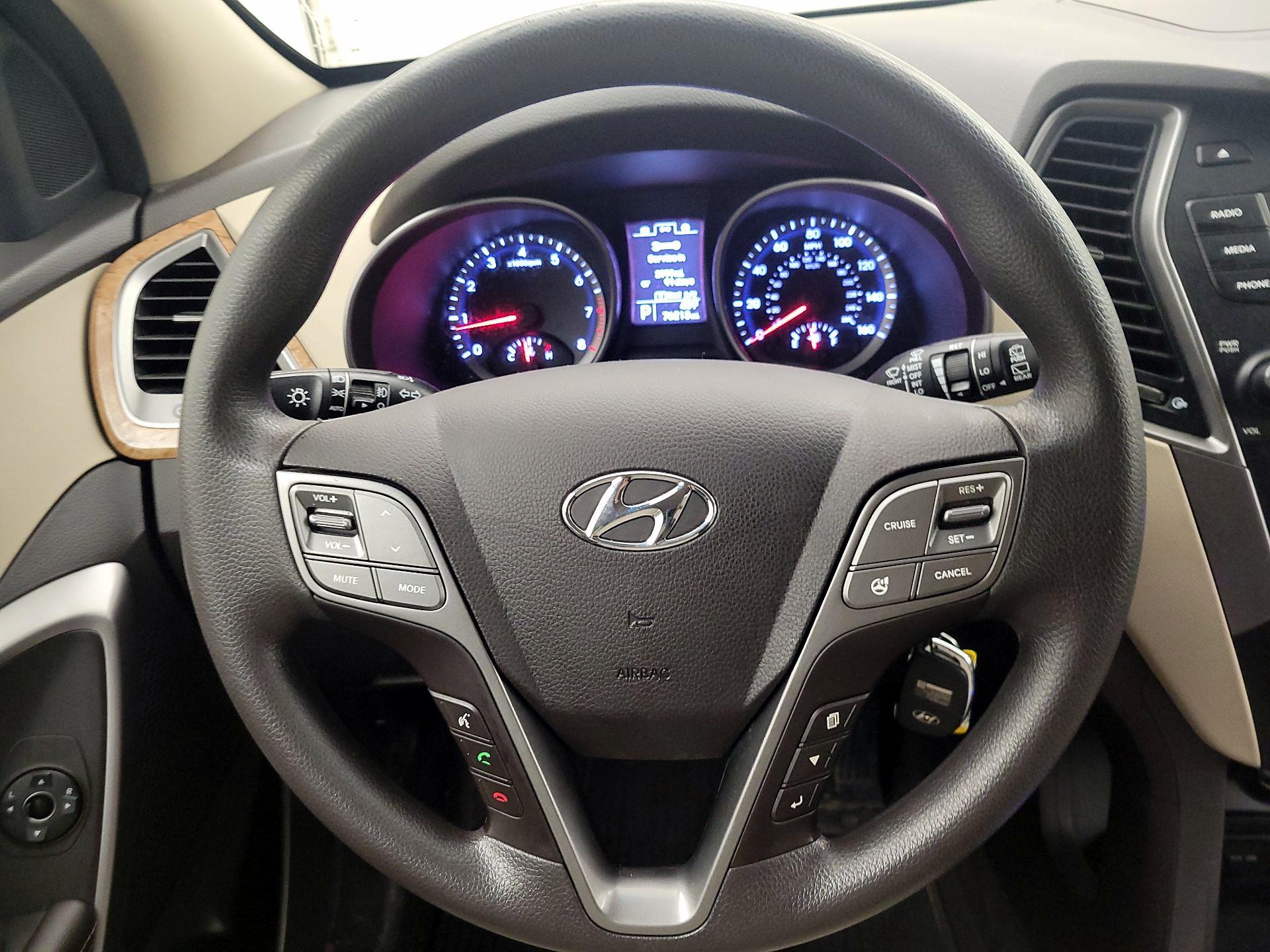 Thumbnail: 2016 Hyundai Santa Fe - 10