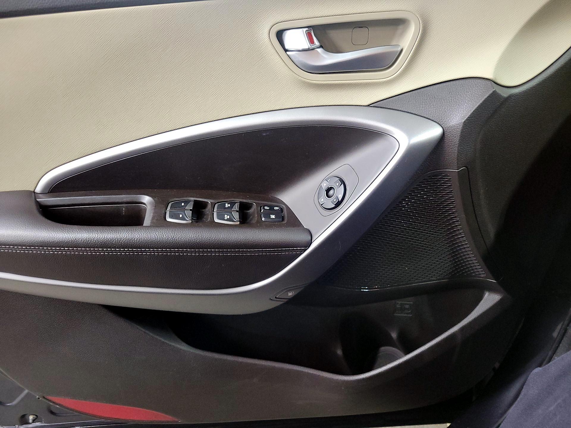 Thumbnail: 2016 Hyundai Santa Fe - 12