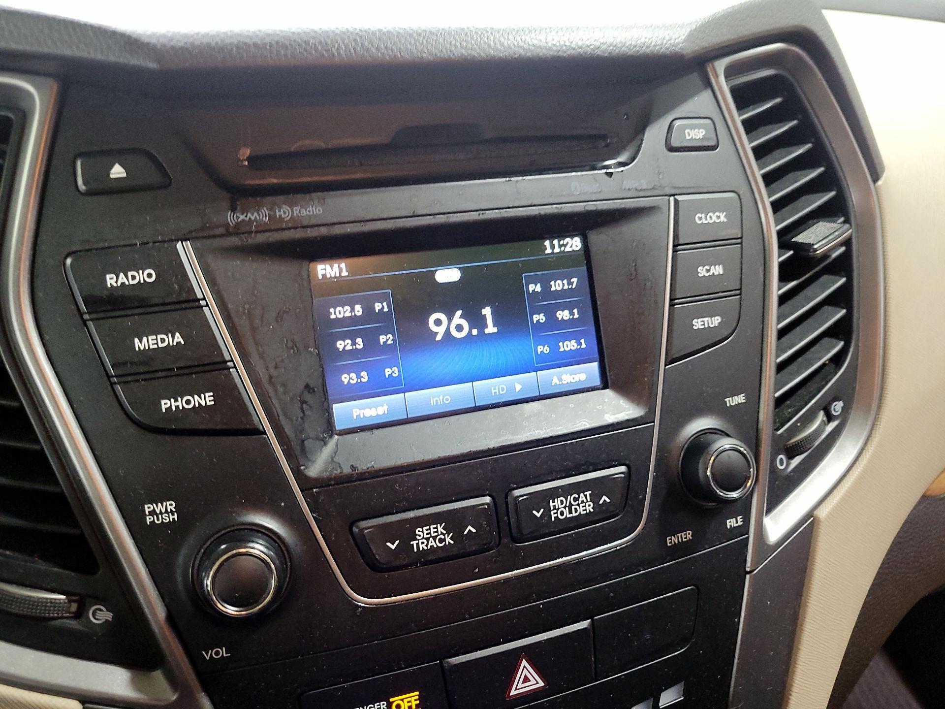 Thumbnail: 2016 Hyundai Santa Fe - 15