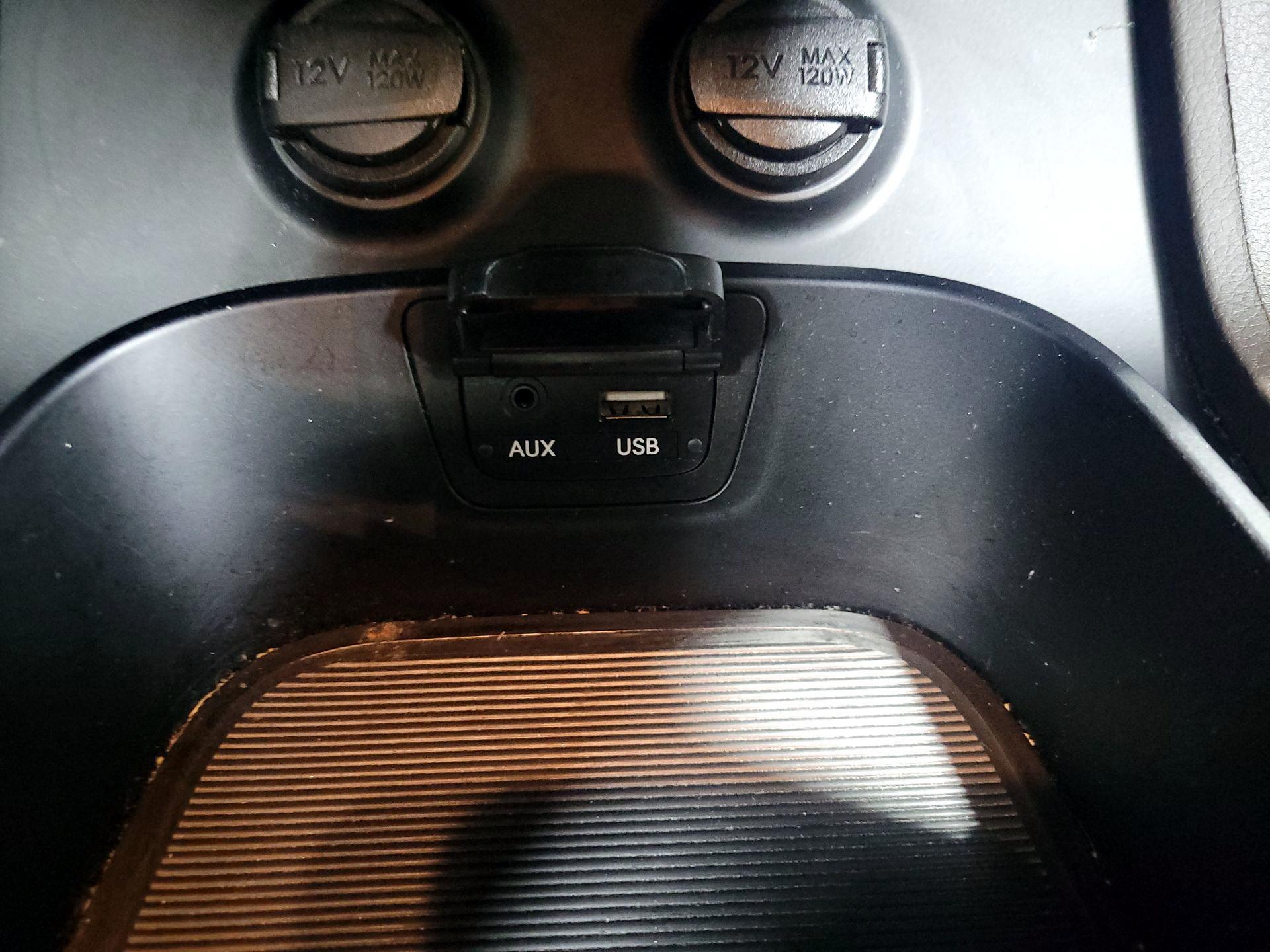 Thumbnail: 2016 Hyundai Santa Fe - 18