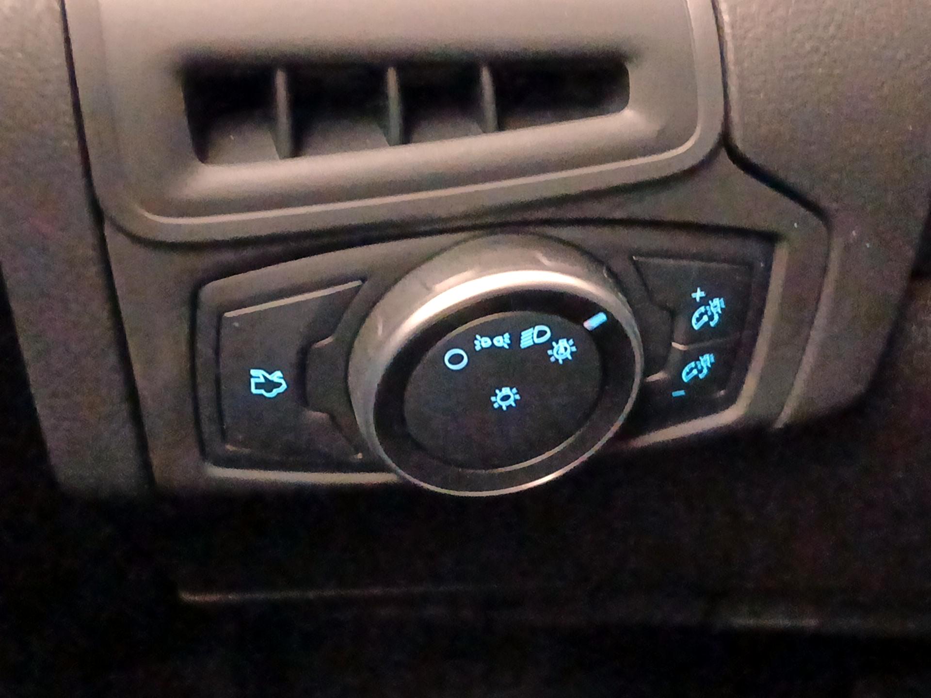 Thumbnail: 2018 Ford Focus - 13