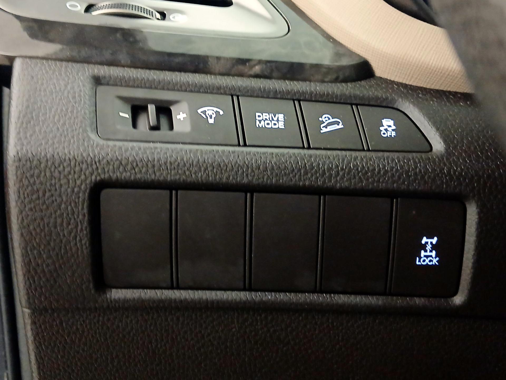 Thumbnail: 2017 Hyundai Santa Fe - 13