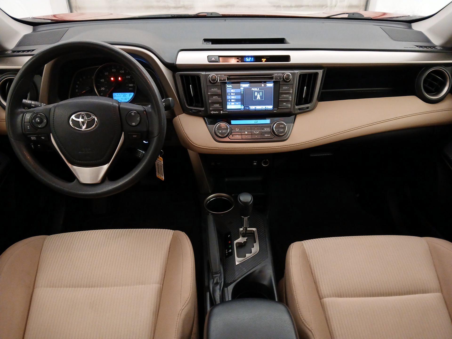 Thumbnail: 2015 Toyota RAV4 - 9