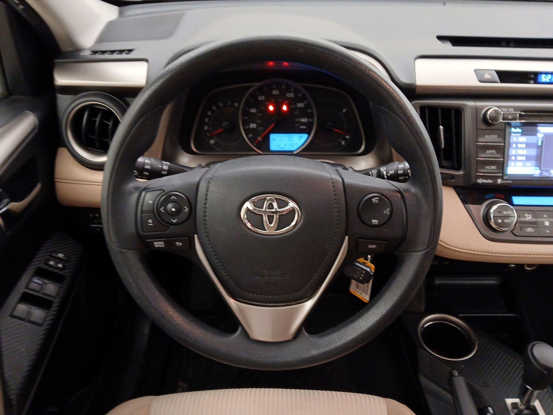 Thumbnail: 2015 Toyota RAV4 - 10