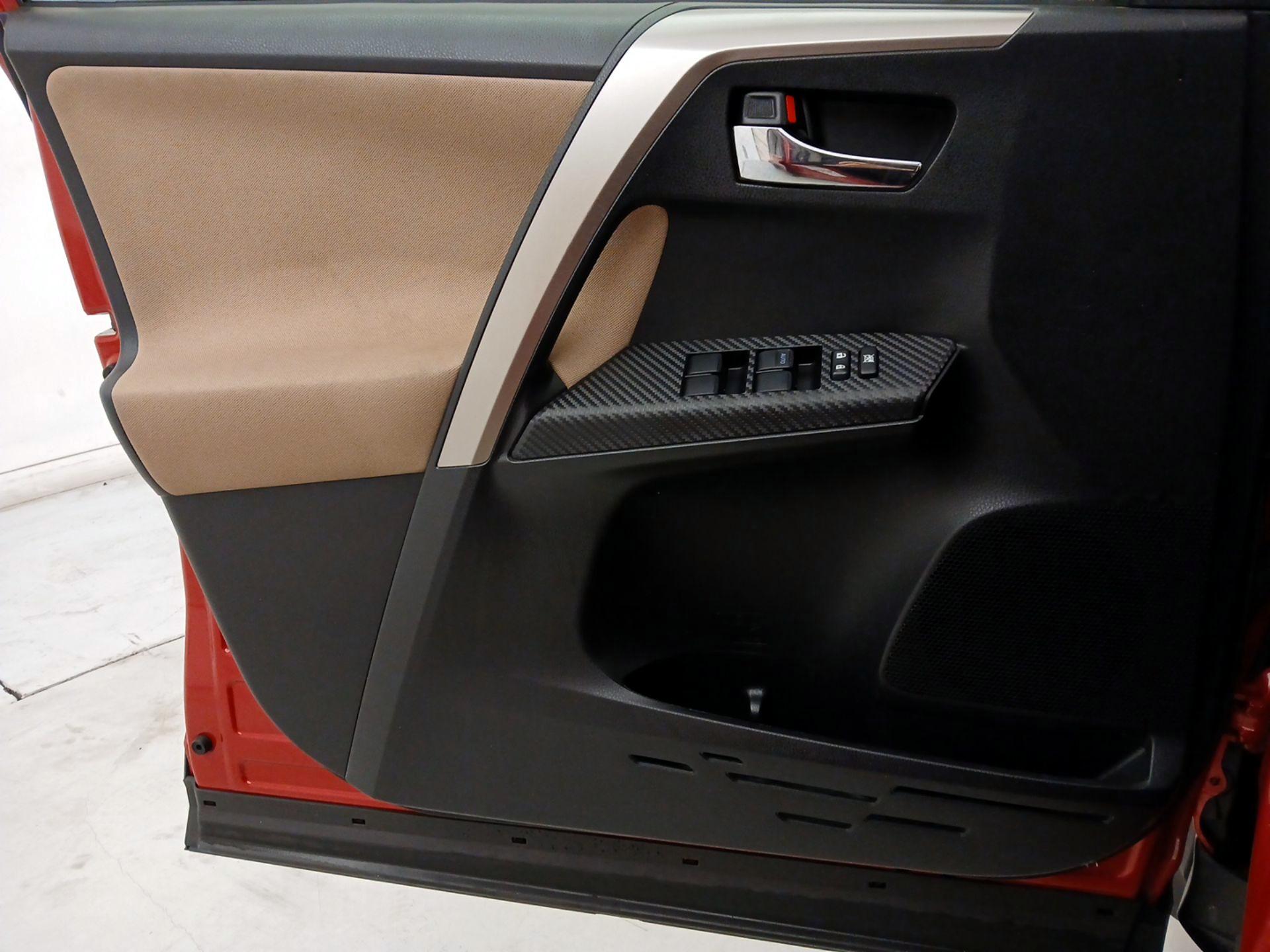 Thumbnail: 2015 Toyota RAV4 - 12