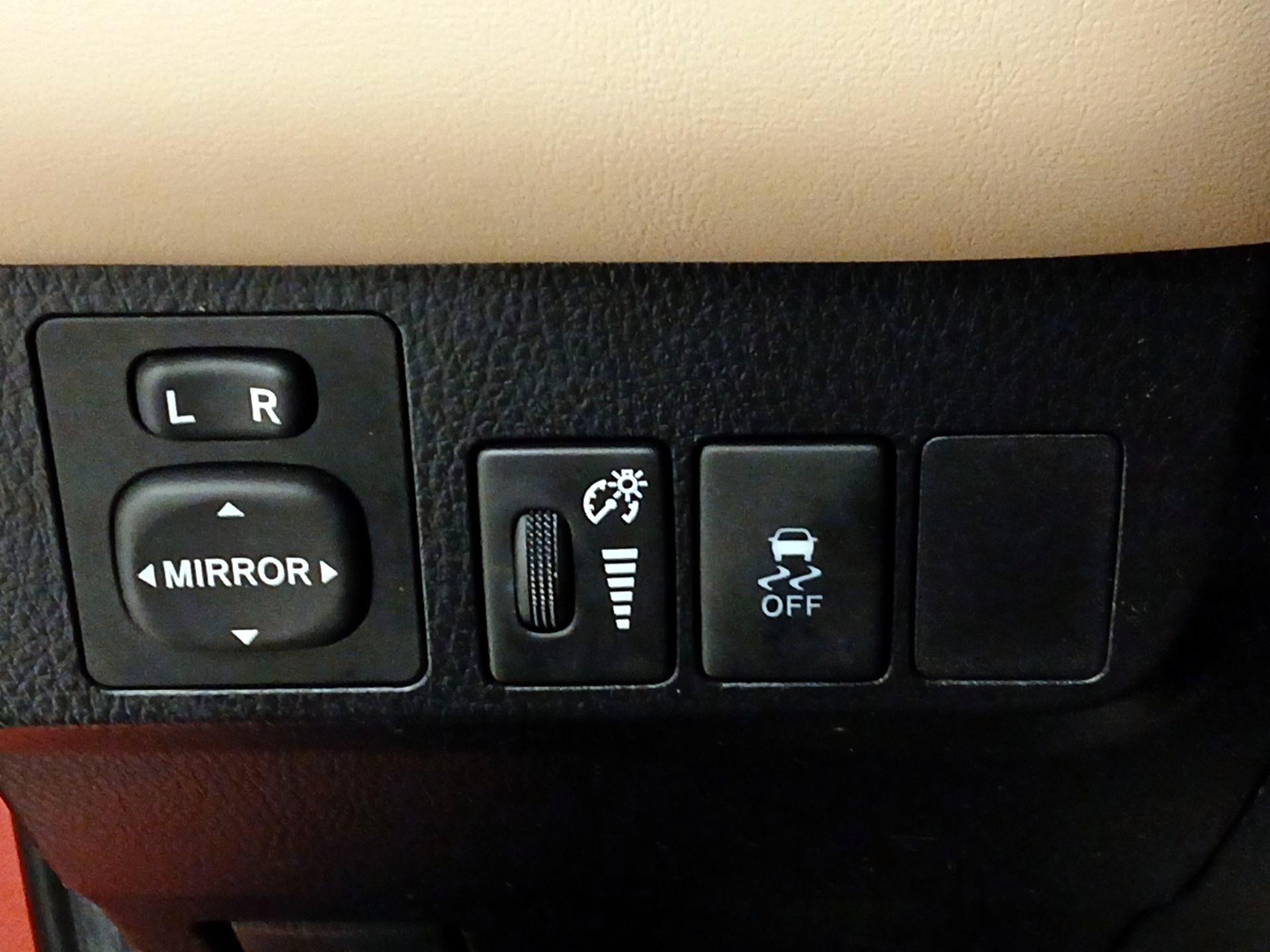 Thumbnail: 2015 Toyota RAV4 - 13