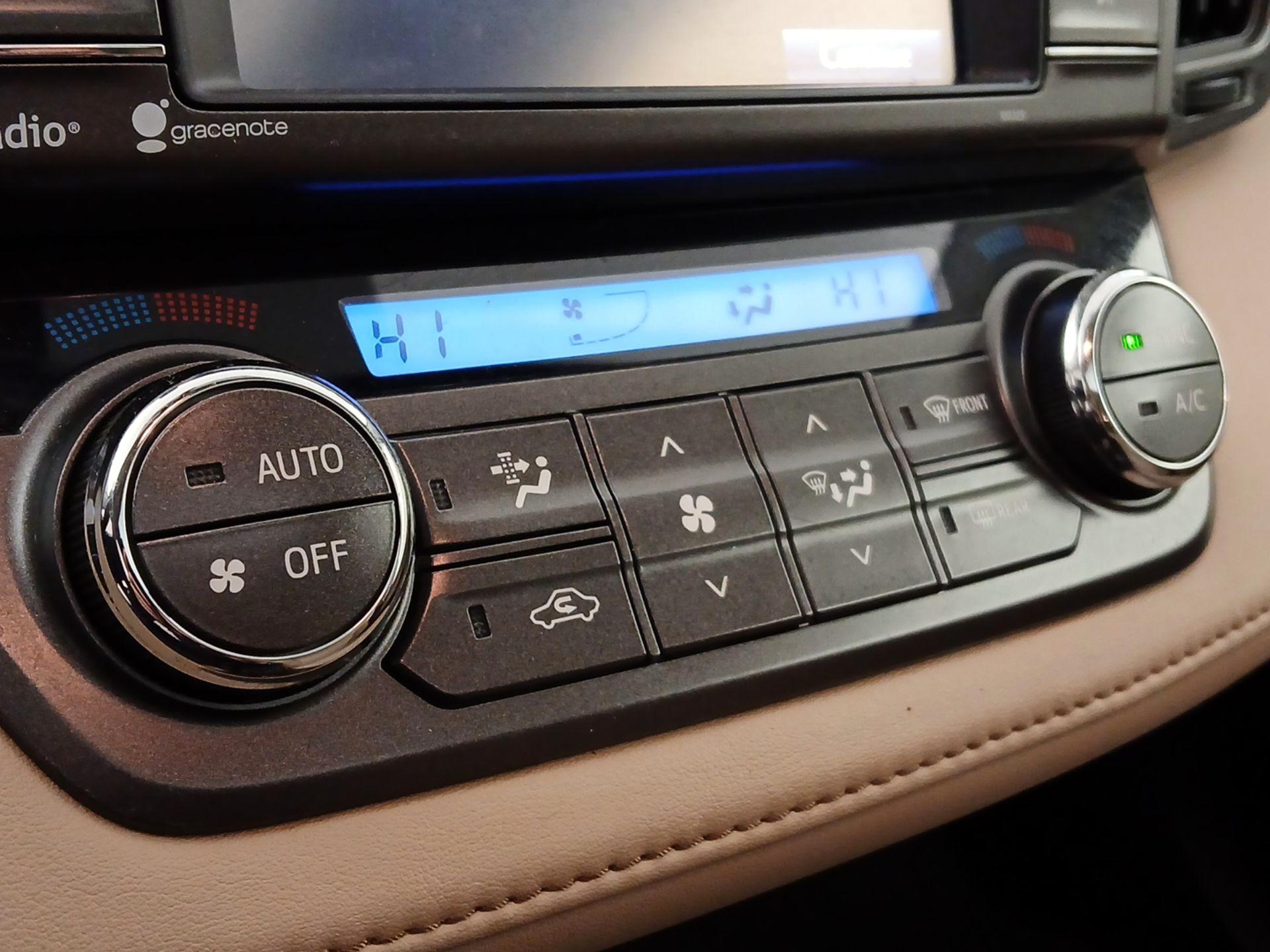 Thumbnail: 2015 Toyota RAV4 - 16