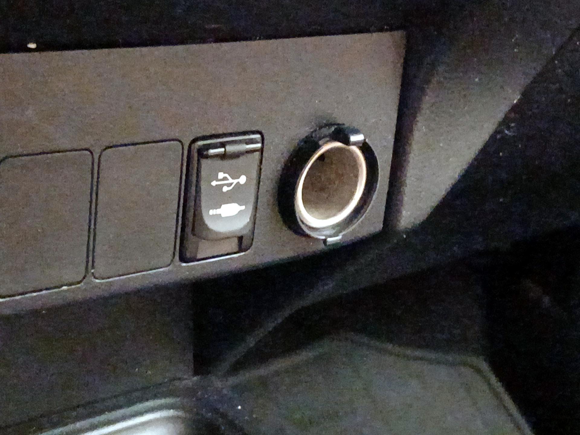 Thumbnail: 2015 Toyota RAV4 - 18