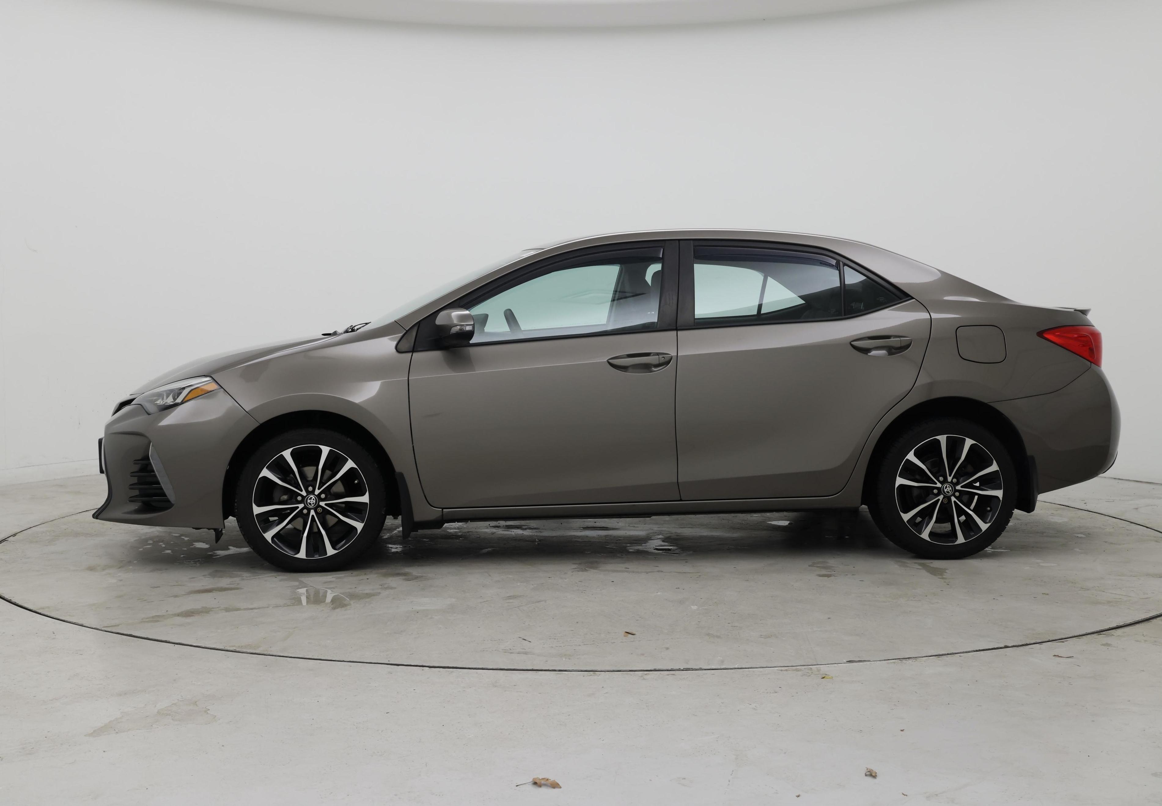 Thumbnail: 2018 Toyota Corolla - 3