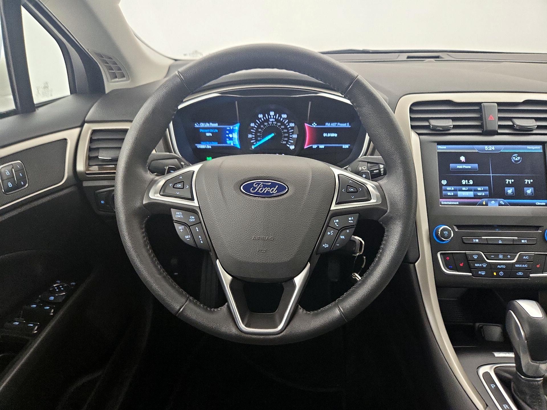 Thumbnail: 2016 Ford Fusion - 10