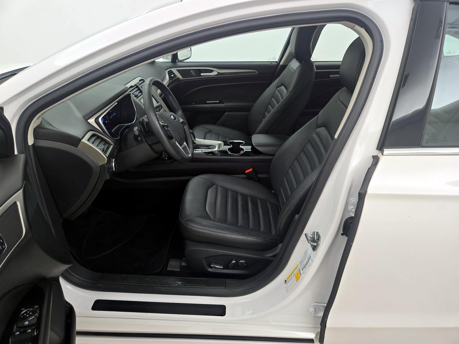 Thumbnail: 2016 Ford Fusion - 11