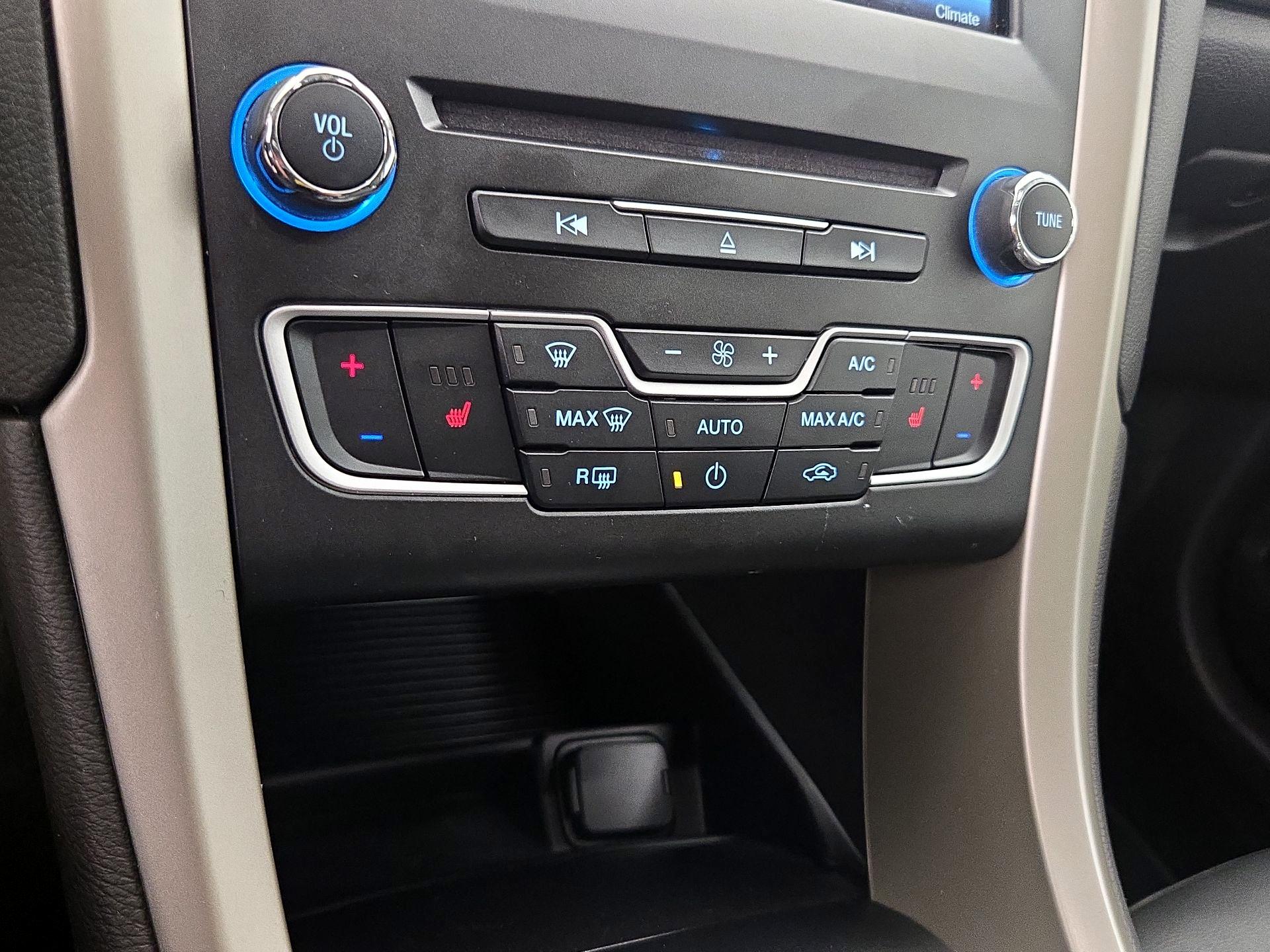 Thumbnail: 2016 Ford Fusion - 17