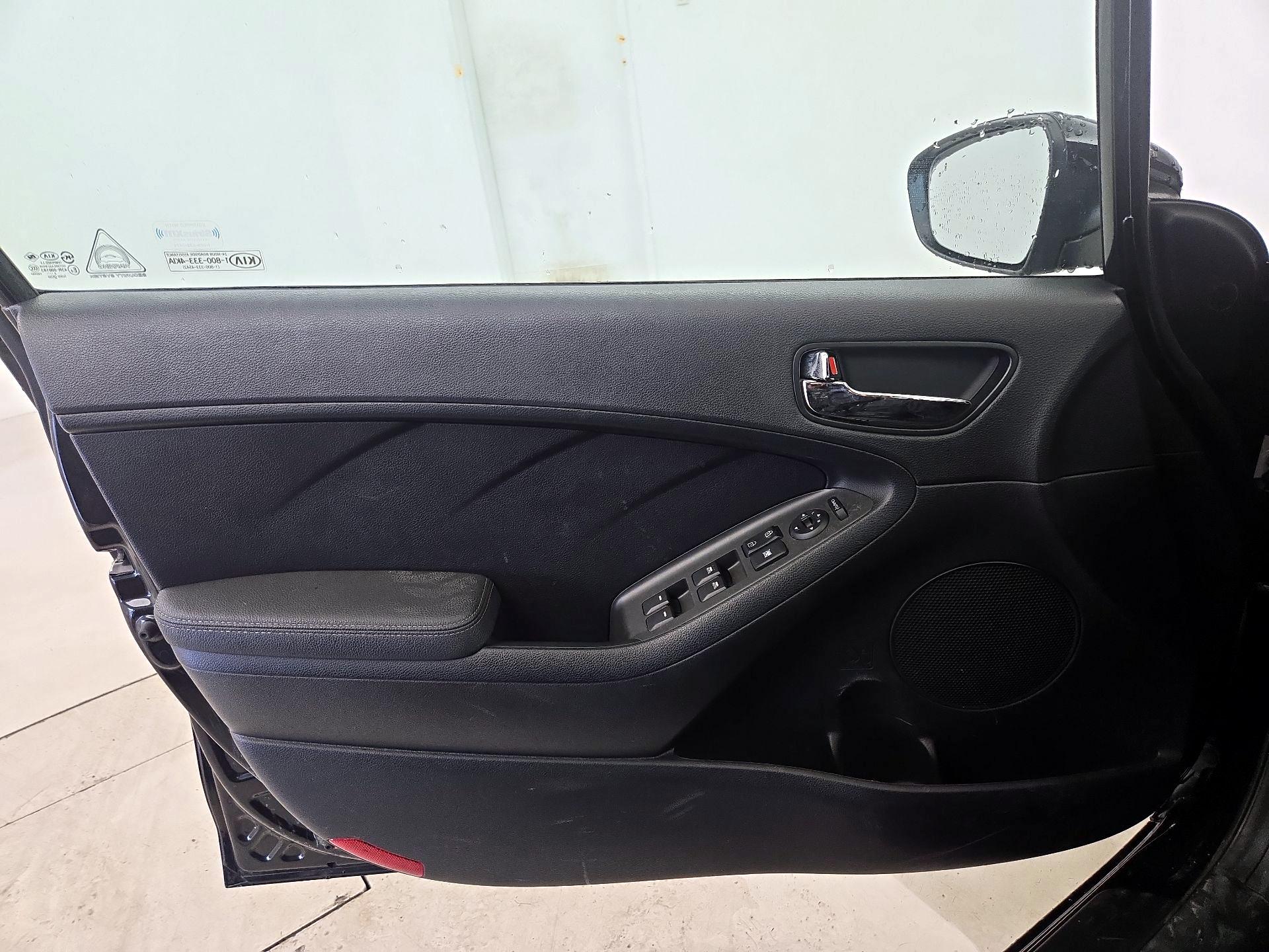 Thumbnail: 2017 Kia Forte - 12