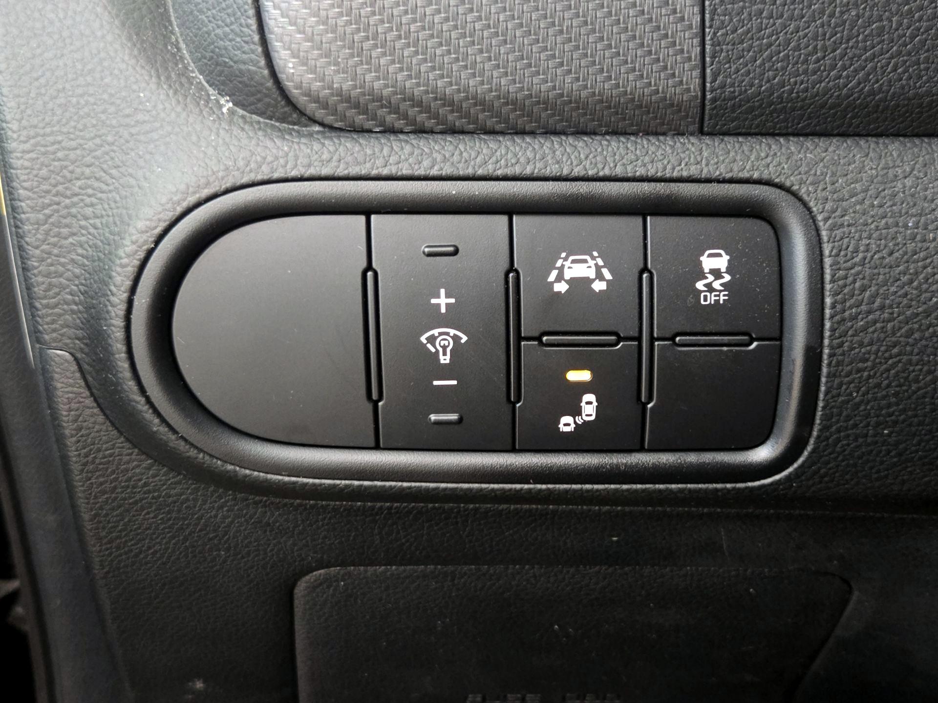 Thumbnail: 2017 Kia Forte - 13