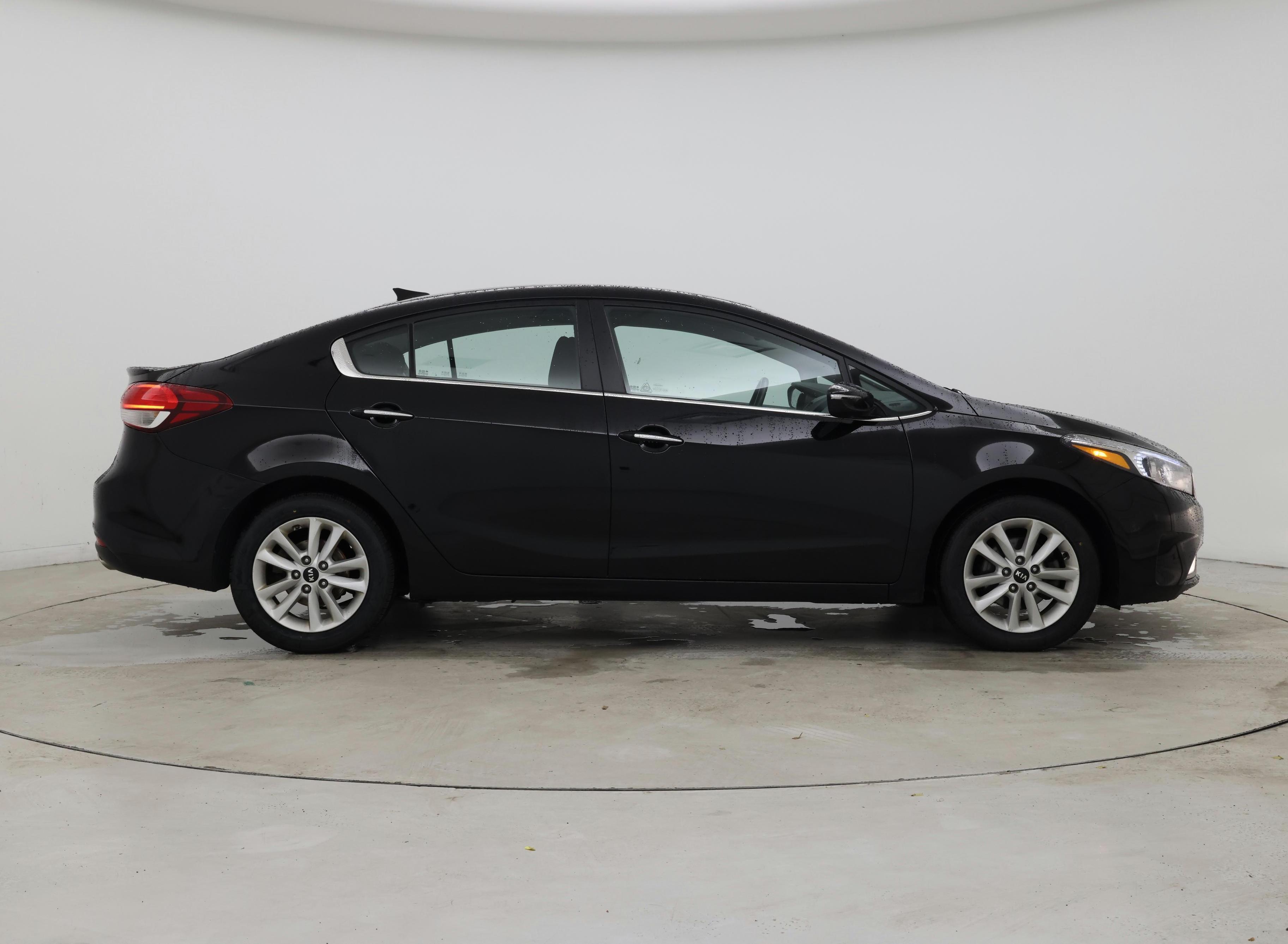 Thumbnail: 2017 Kia Forte - 7