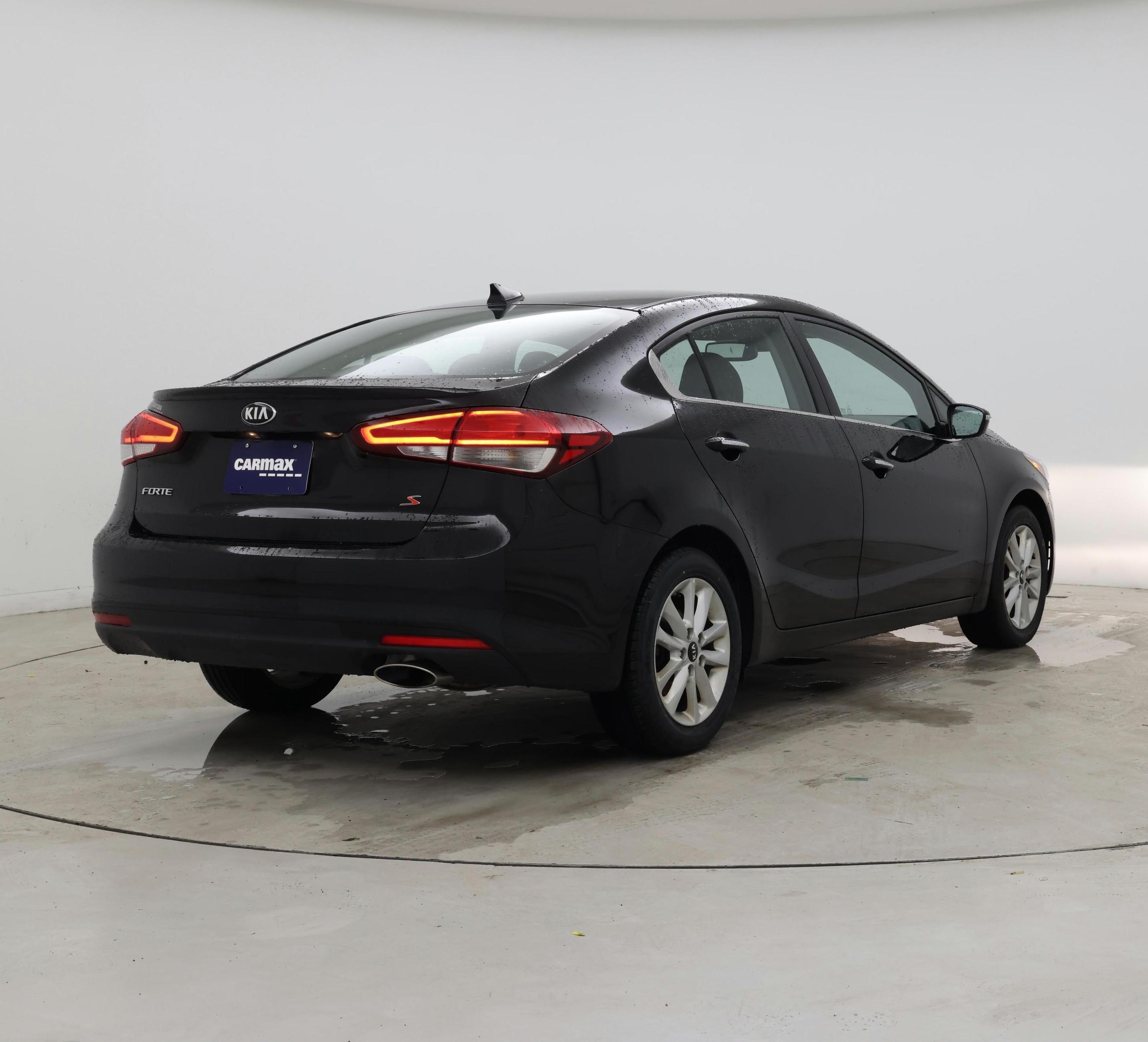 Thumbnail: 2017 Kia Forte - 8