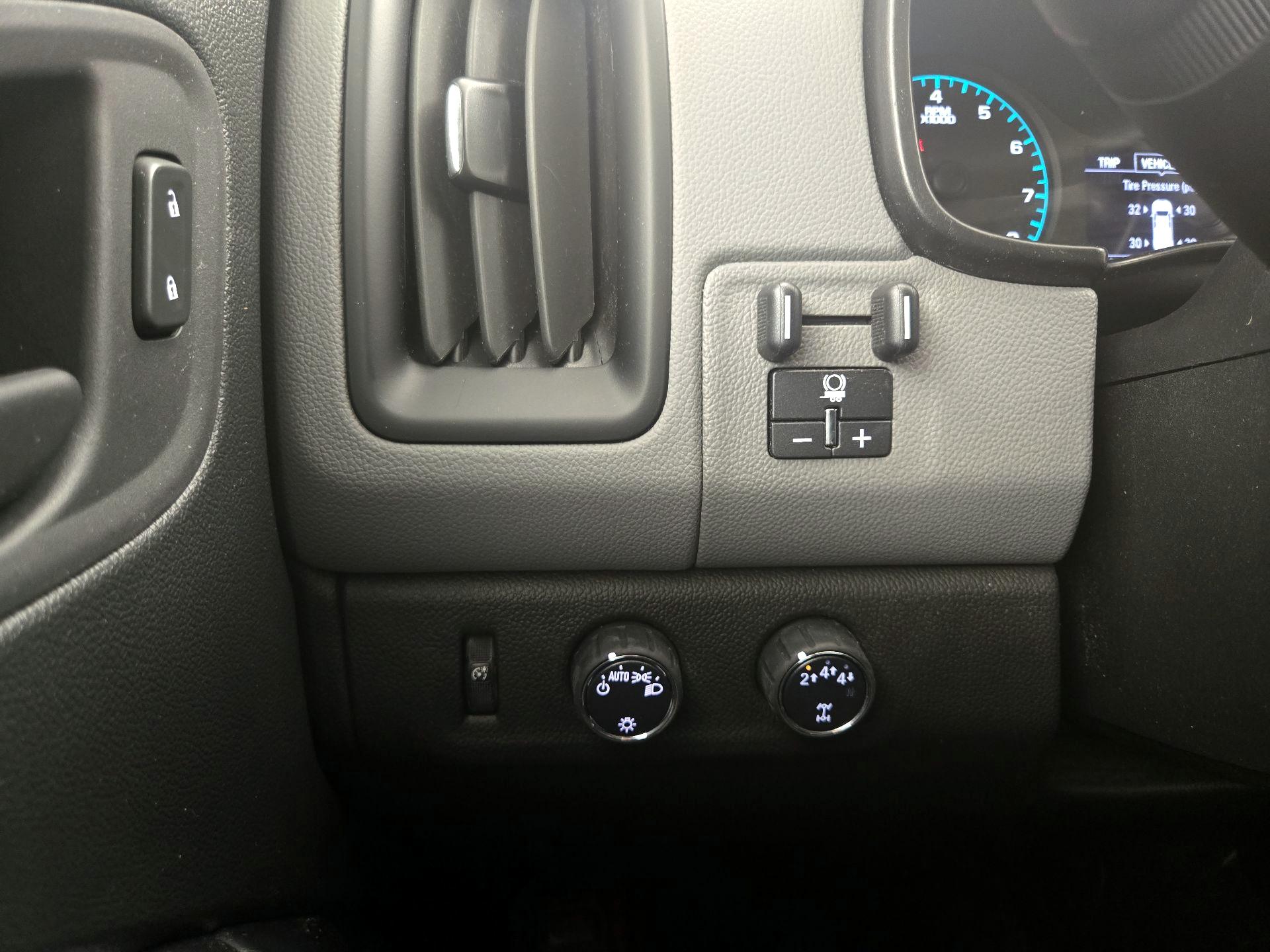 Thumbnail: 2022 Chevrolet Colorado - 13